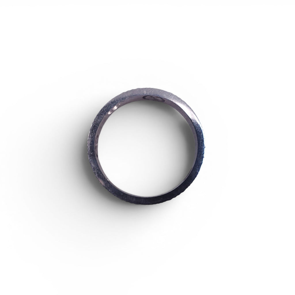 GUCCI 18K WHITE GOLD LOGO RING
