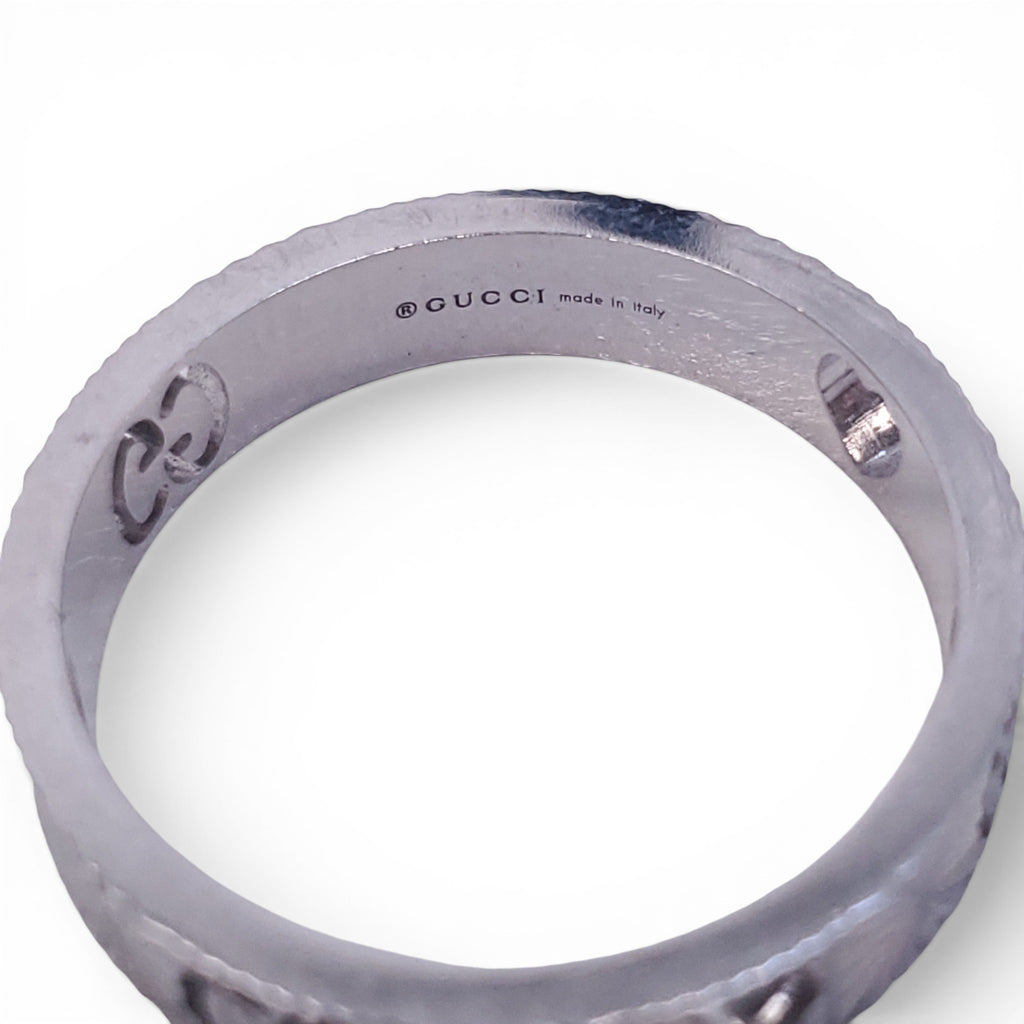 GUCCI 18K WHITE GOLD LOGO RING