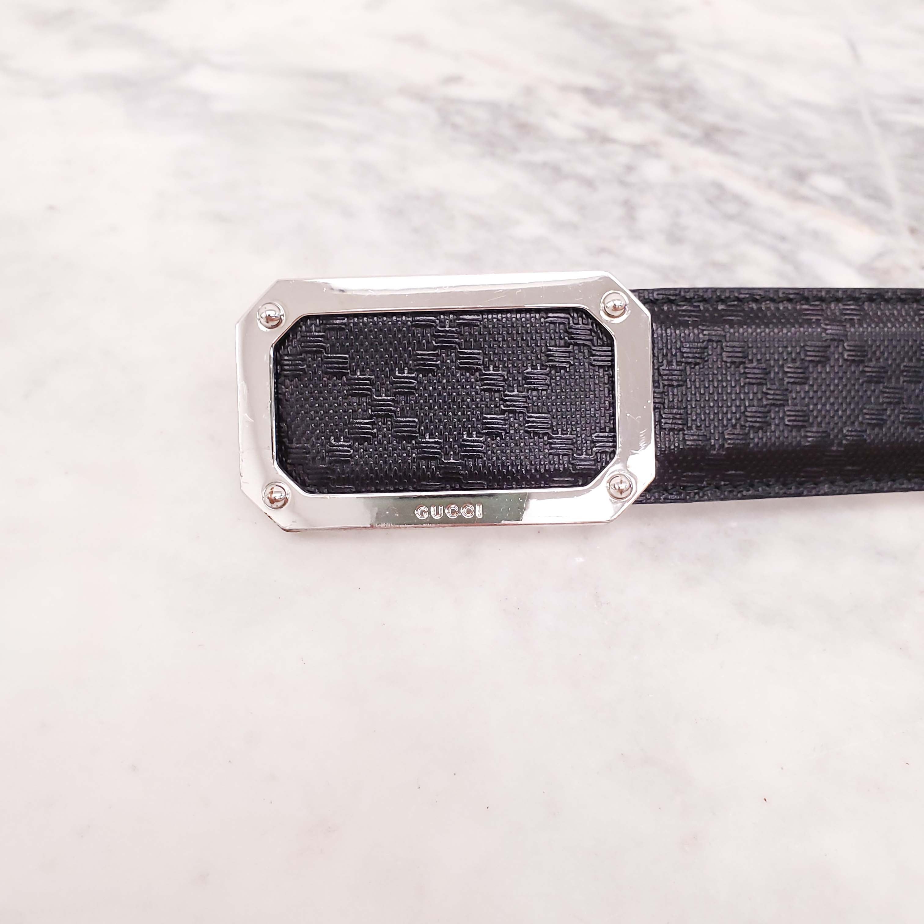 GUCCI BLACK BELT WITH SILVER LOGO BUCKLE - SIZE 105 (MENS)