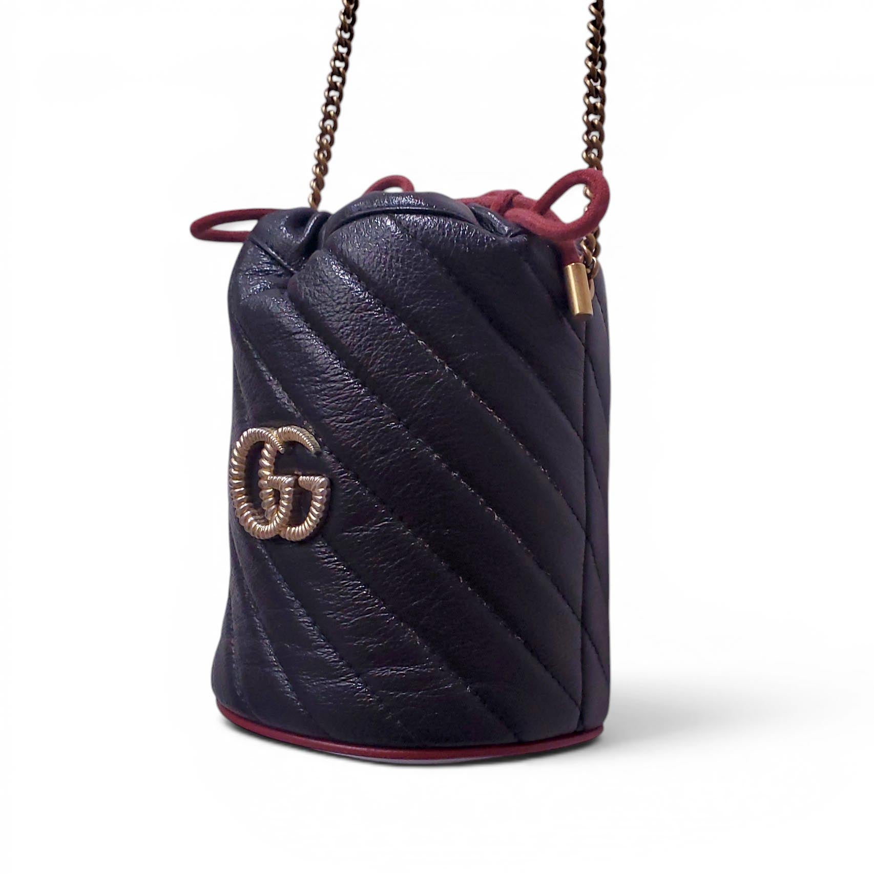 GUCCI BLACK LEATHER LOGO BUCKET BAG