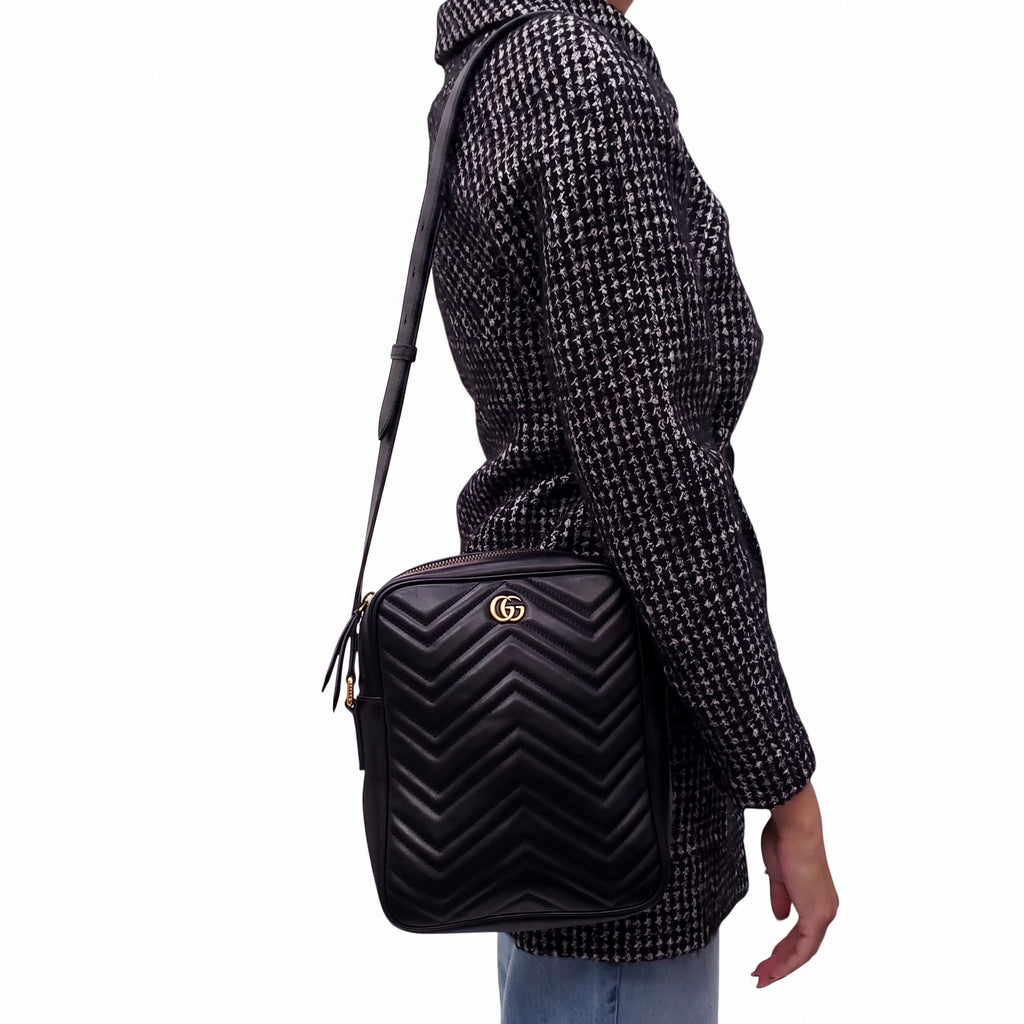 GUCCI BLACK MARMONT CHEVRON MESSENGER BAG