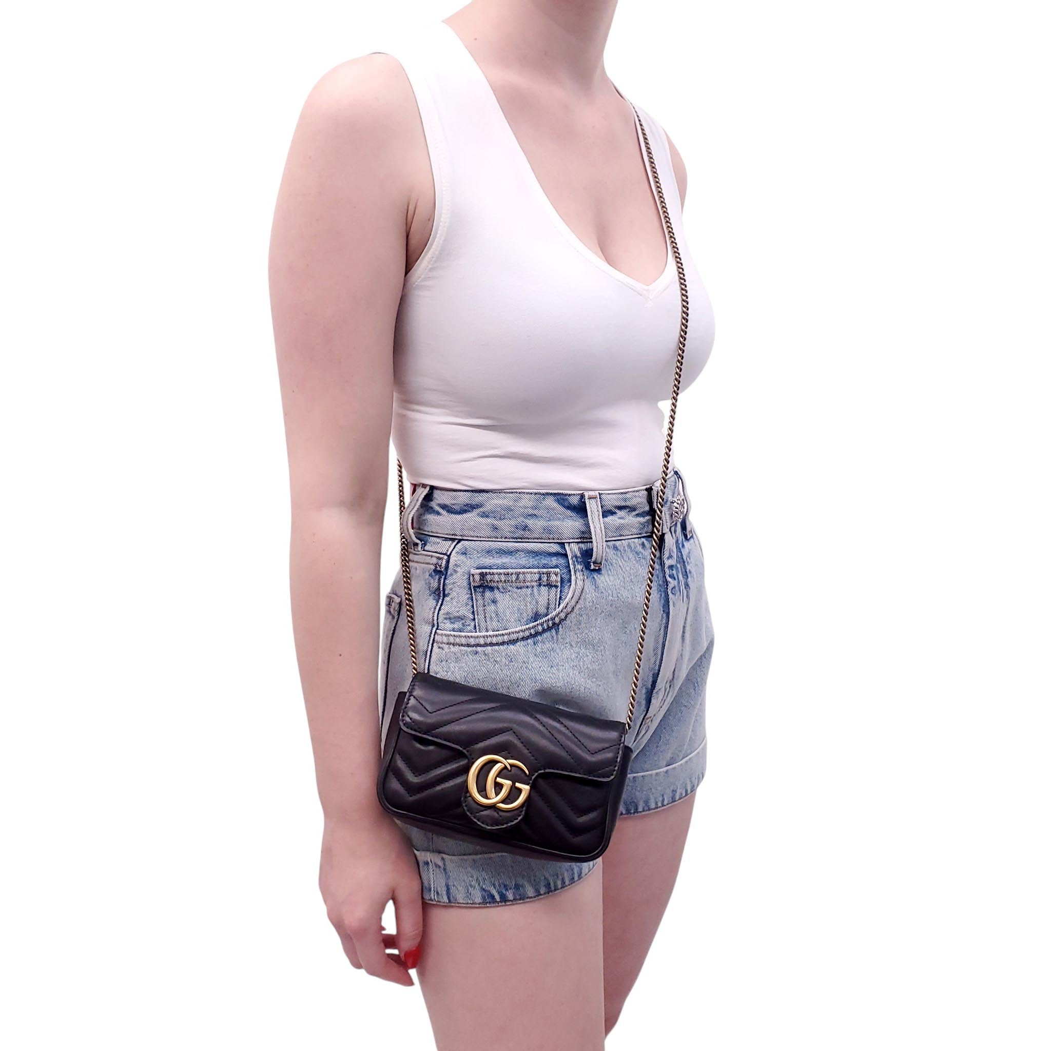 GUCCI BLACK MINI MARMONT BAG WITH GOLD HARDWARE
