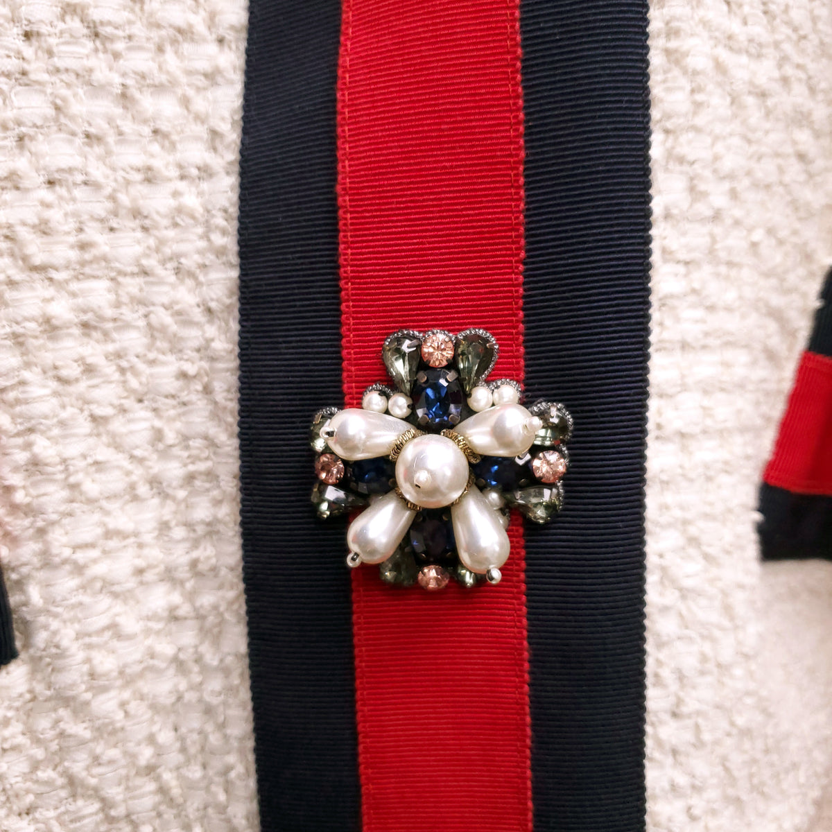GUCCI CREAM TWEED OVERSIZED SWEATER JACKET WITH WEB DETAIL AND PEARL BUTTONS - SIZE 40