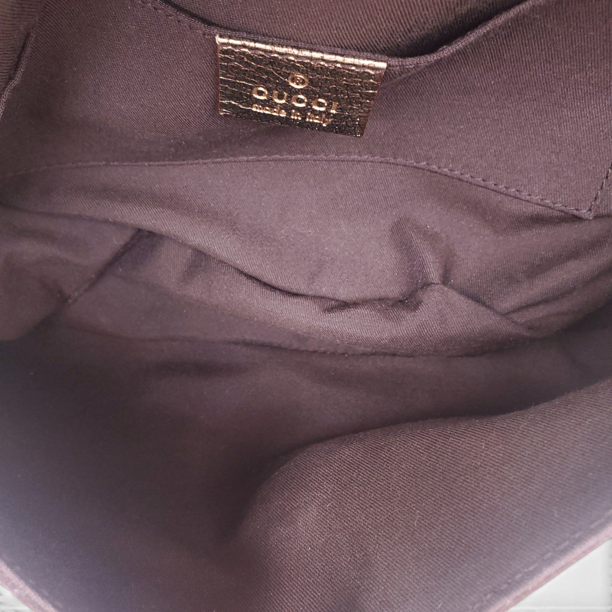 GUCCI GG MONOGRAM CANVAS AND LEATHER TRIM BAG WITH DRAGON EMBLEM