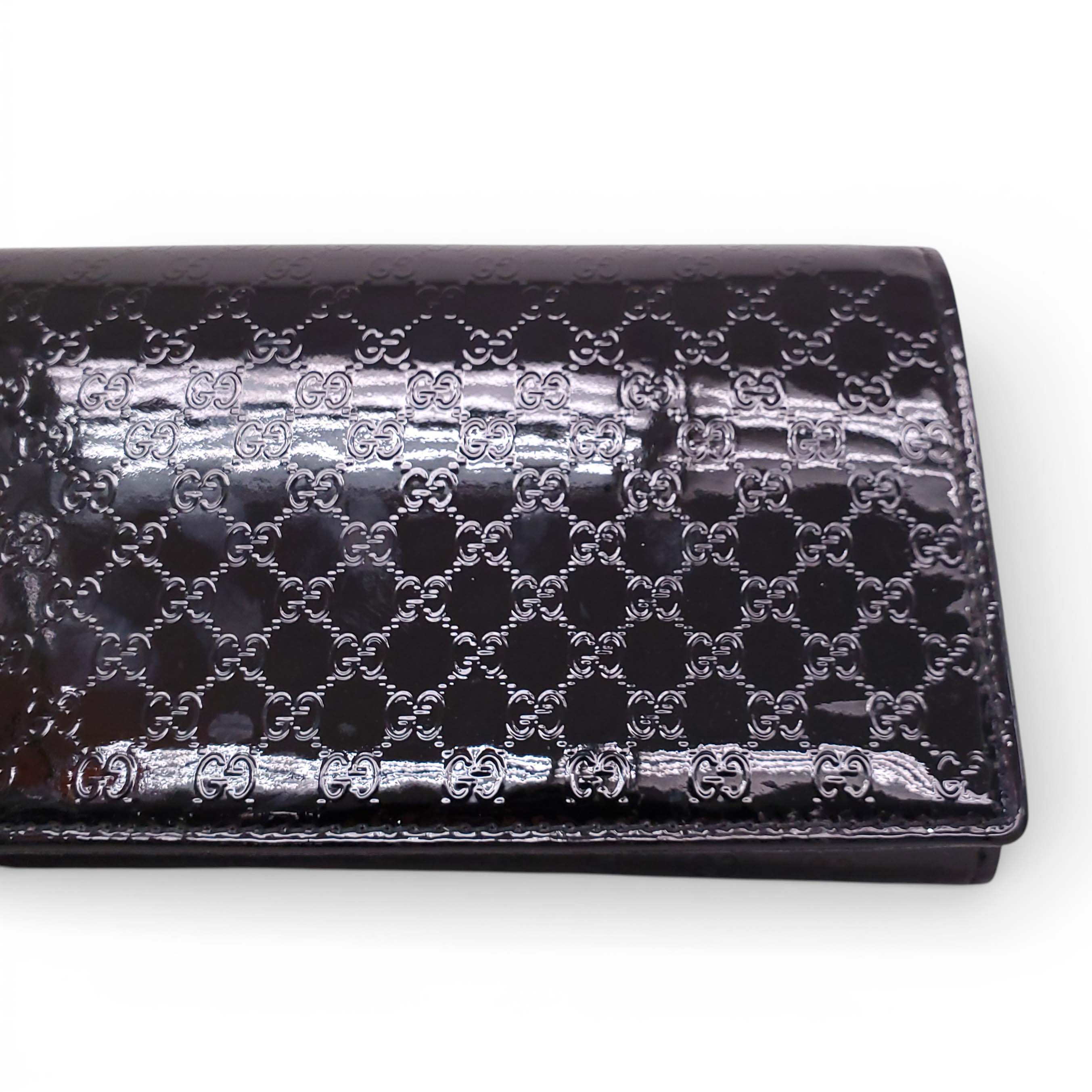 GUCCI GG PATENT LOGO CLUTCH