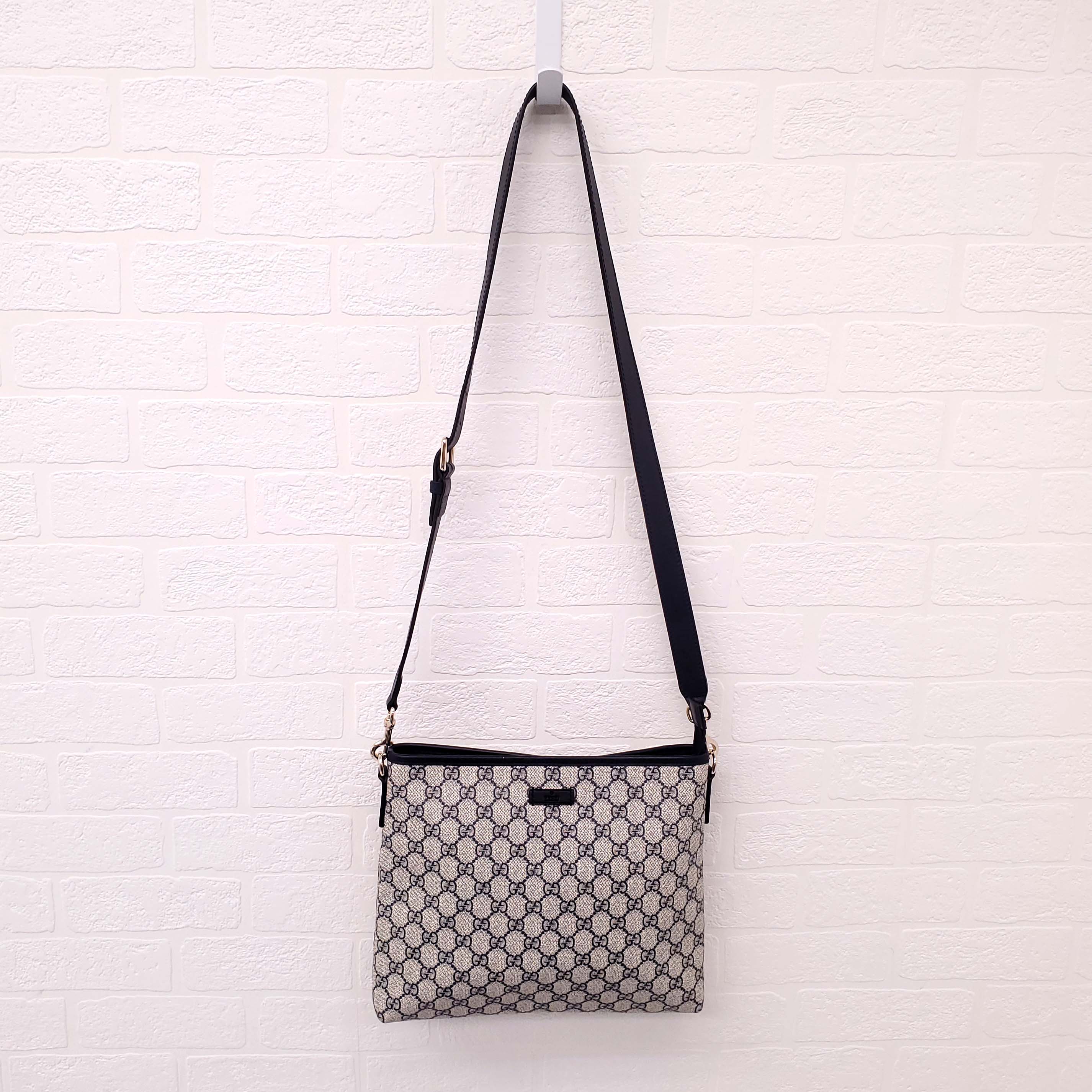 GUCCI GG SUPREME CROSSBODY BAG IN BLUE