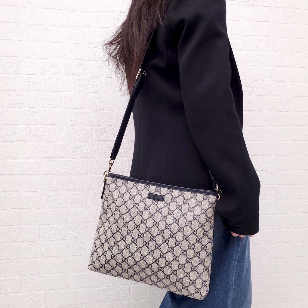 GUCCI GG SUPREME CROSSBODY BAG IN BLUE