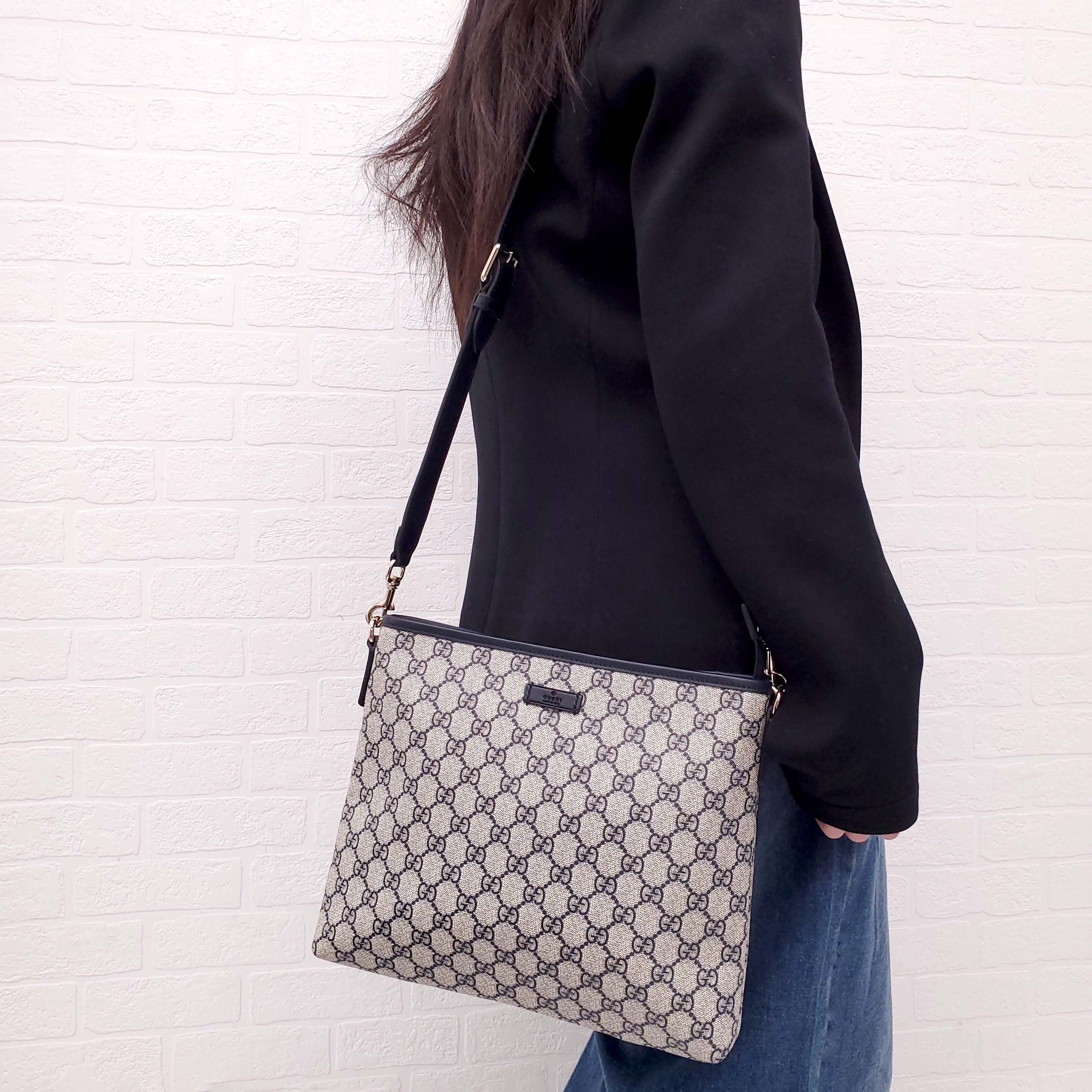 GUCCI GG SUPREME CROSSBODY BAG IN BLUE