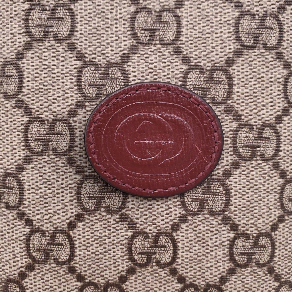 GUCCI GG SUPREME MONOGRAM PASSPORT CASE