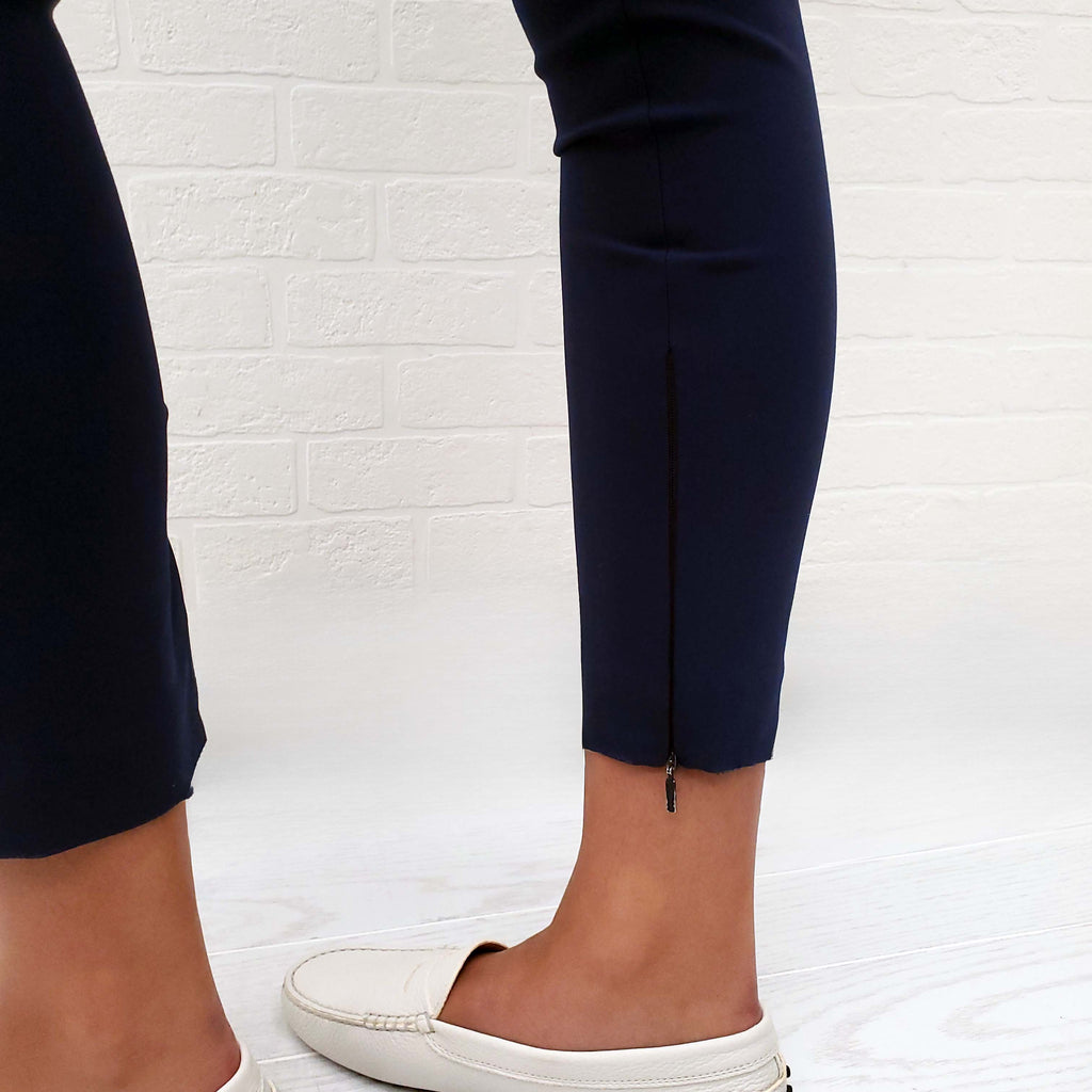 GUCCI NAVY TROUSERS WITH LOGO AND ZIPPER DETAIL - SIZE 38