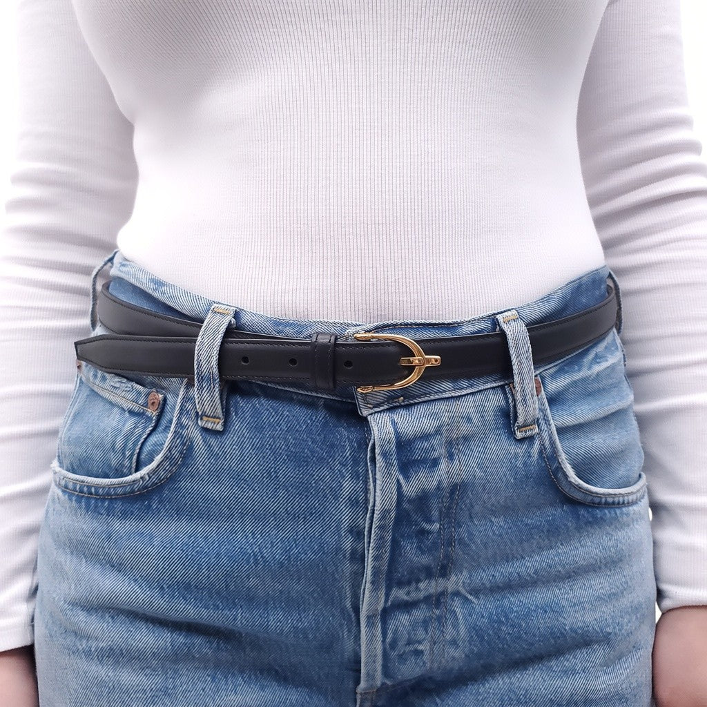 GUCCI THIN BLACK BELT WITH MONOGRAM INTERIOR - SIZE 90