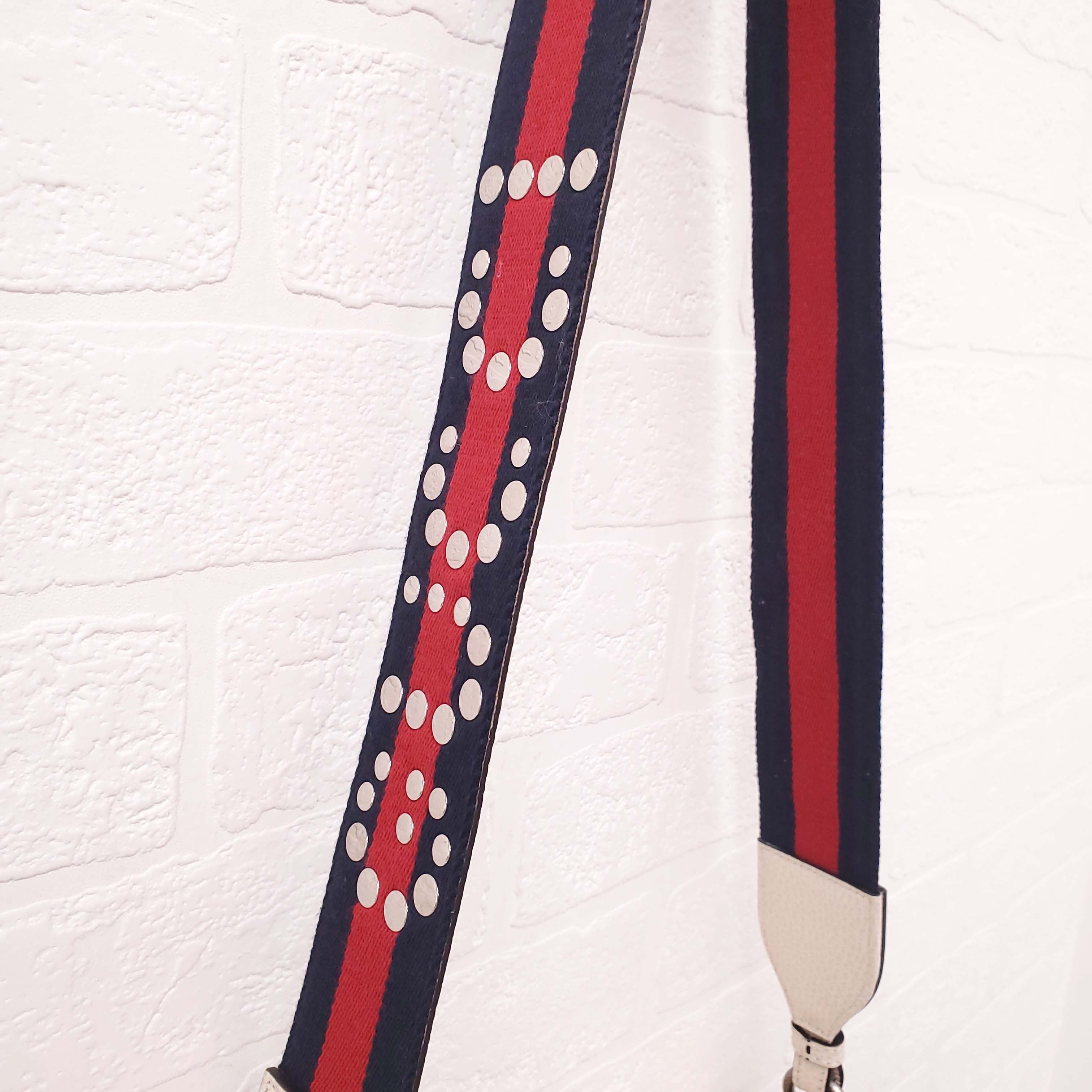 GUCCI WHITE DIONYSUS BAG WITH STUDDED LOGO GUITAR STRAP