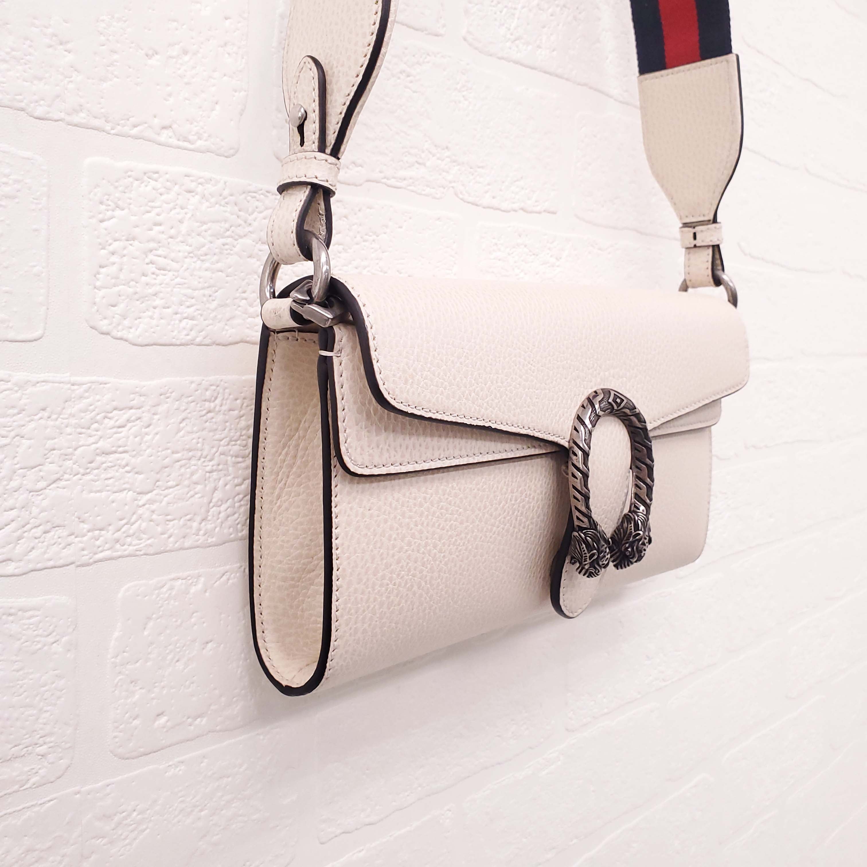 GUCCI WHITE DIONYSUS BAG WITH STUDDED LOGO GUITAR STRAP