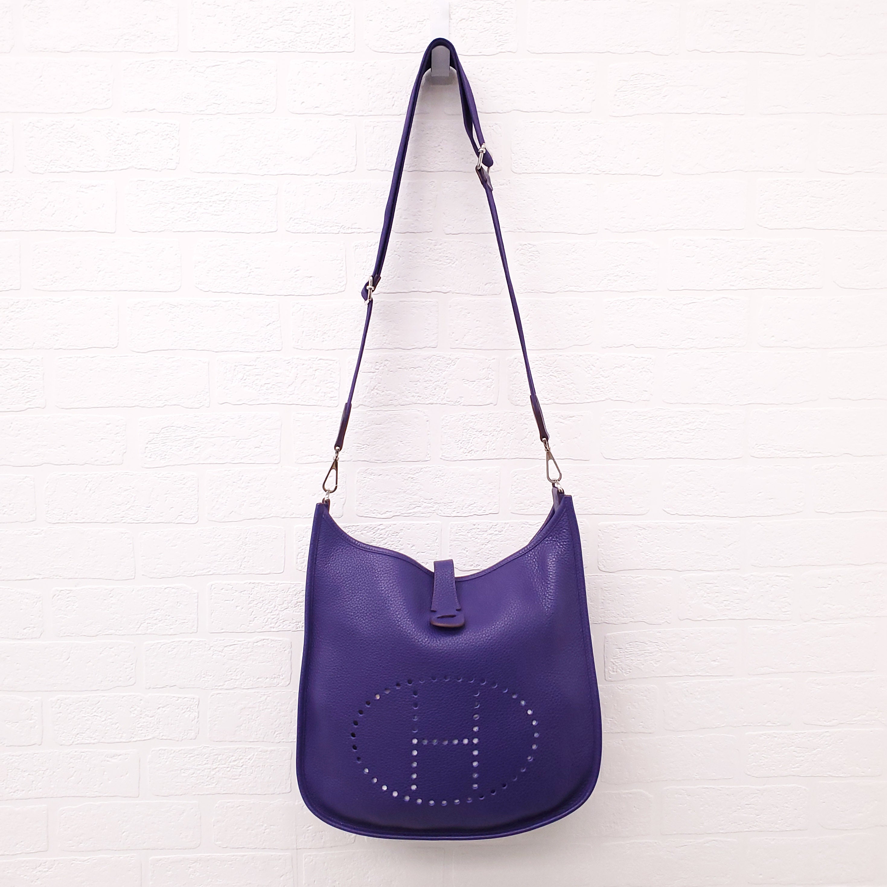 HERMÈS PURPLE IRIS CLEMENCE LEATHER EVELYNE III PM BAG
