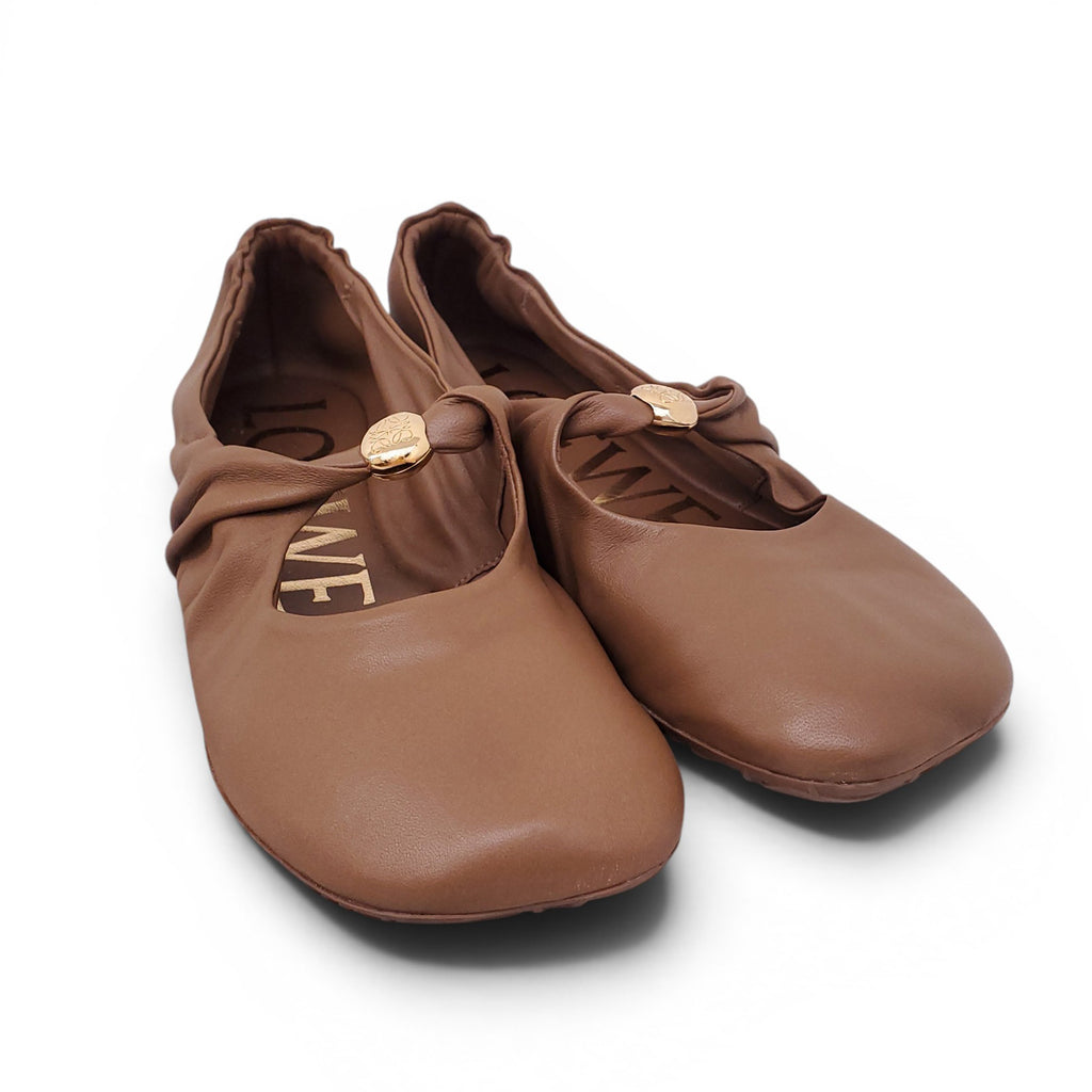 LOEWE CAMEL LEATHER FLATS WITH GOLD ANAGRAM LOGO - SIZE 37