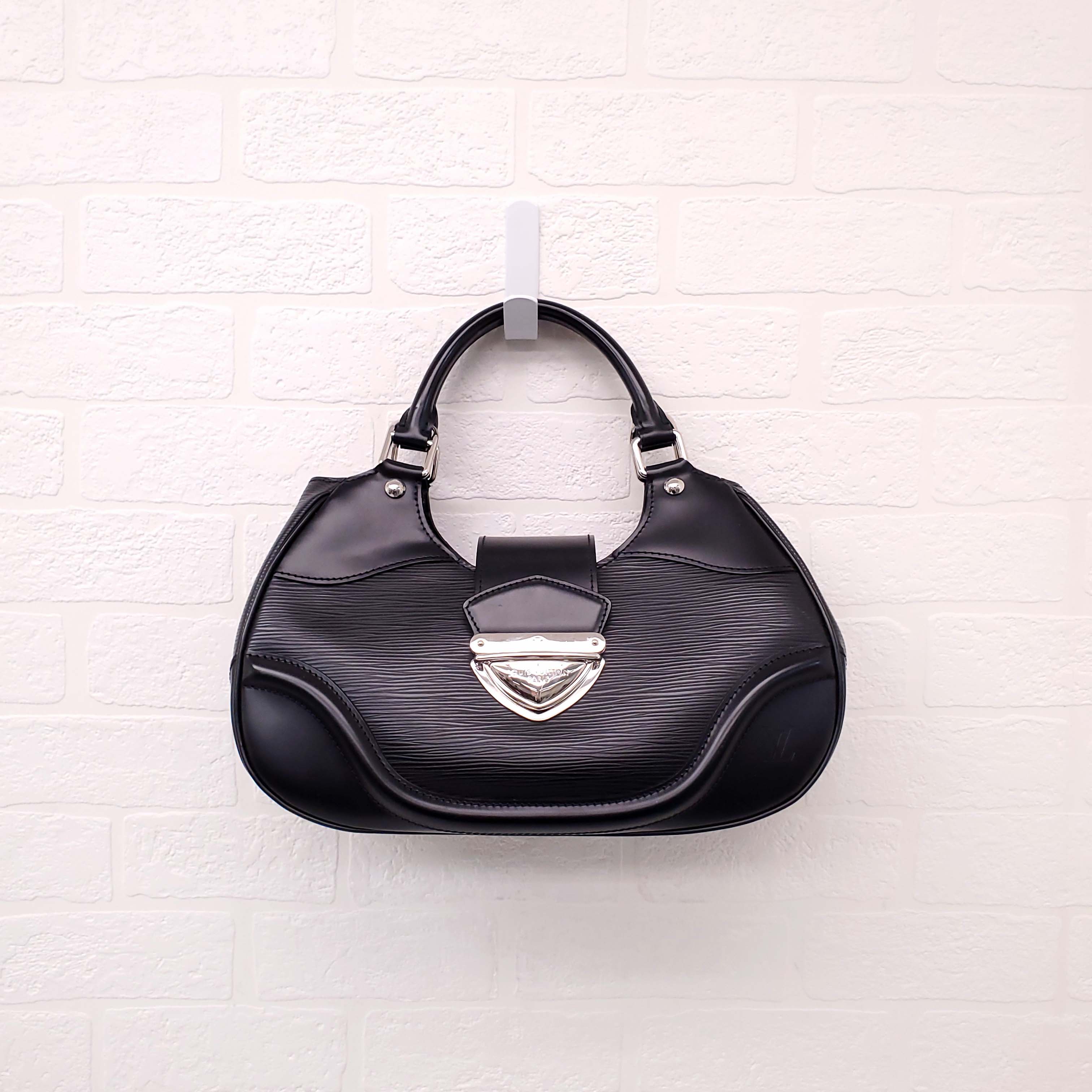 LOUIS VUITTON BLACK EPI LEATHER MONTAIGNE BAG