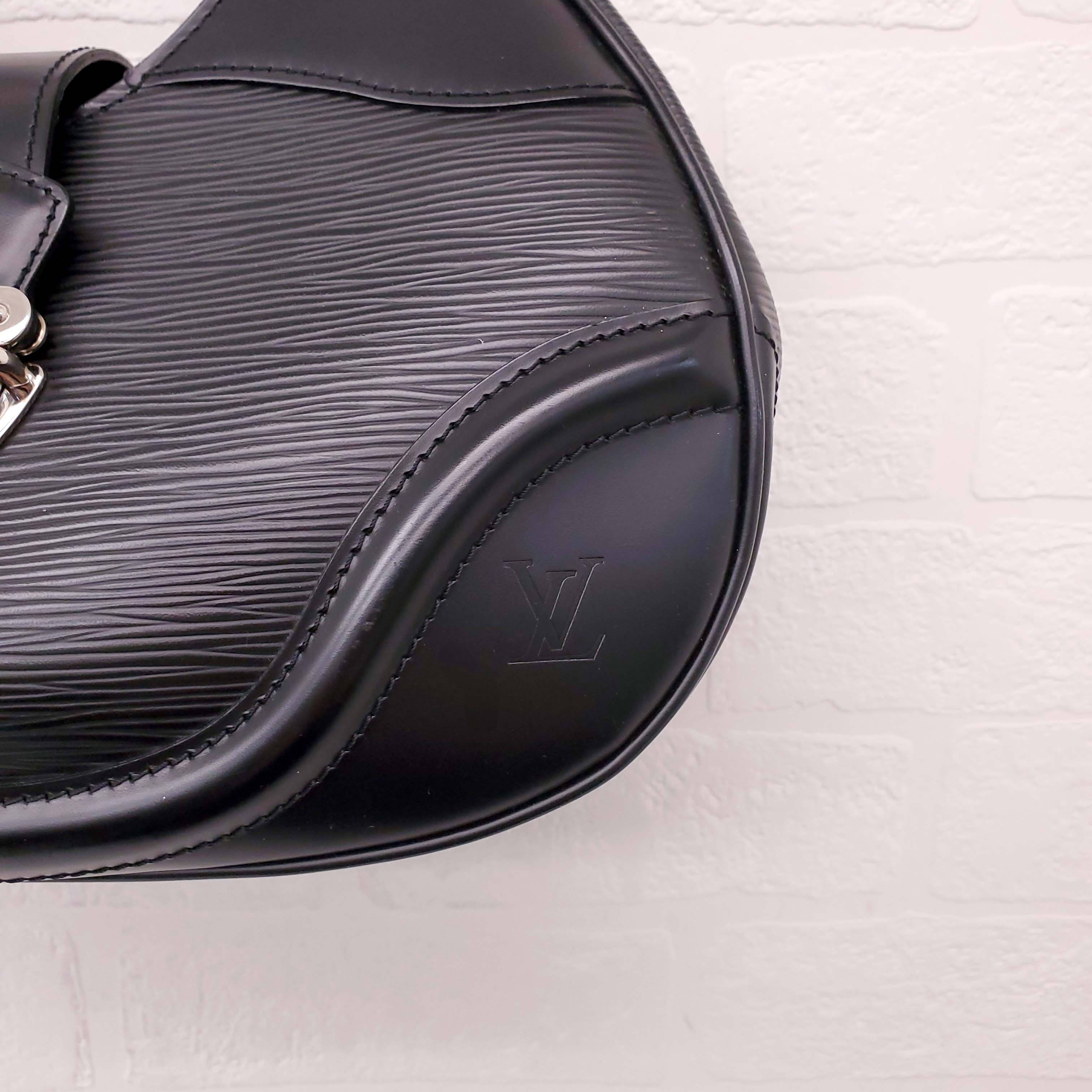 LOUIS VUITTON BLACK EPI LEATHER MONTAIGNE BAG