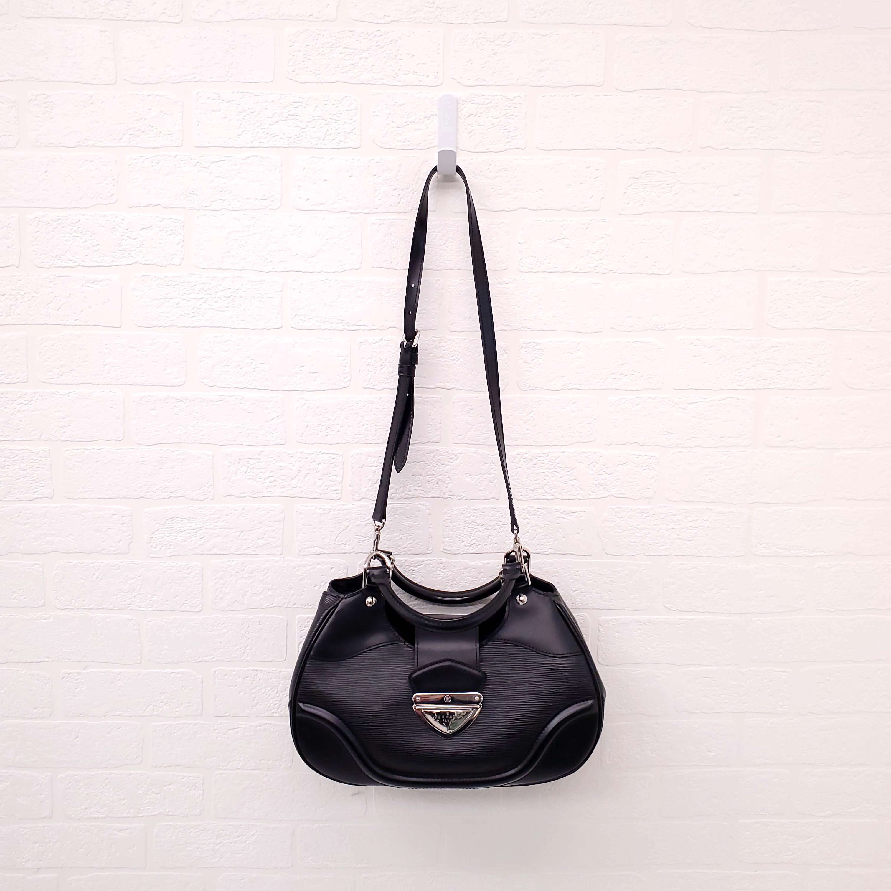 LOUIS VUITTON BLACK EPI LEATHER MONTAIGNE BAG