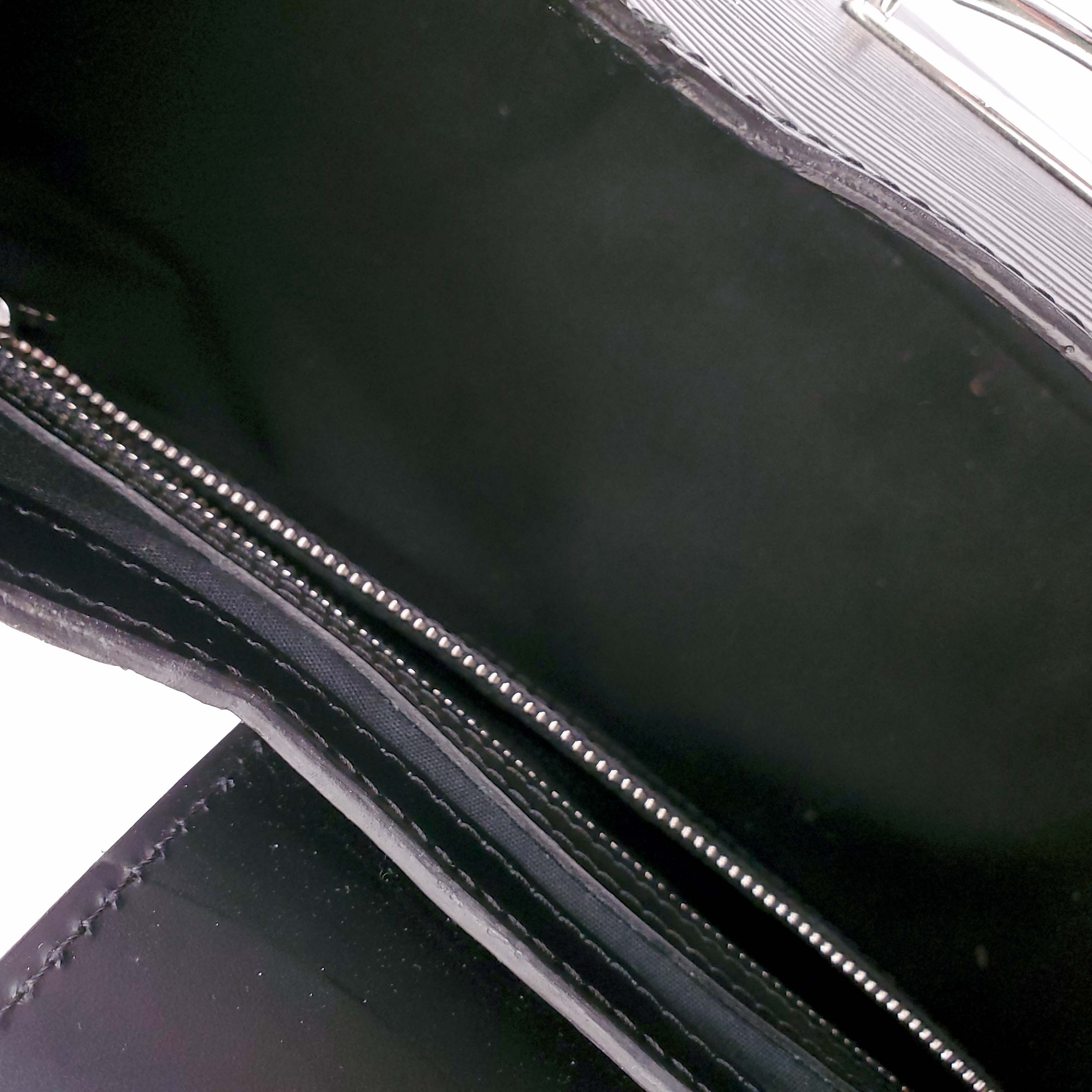 LOUIS VUITTON BLACK EPI LEATHER PONT NEUF GM BAG