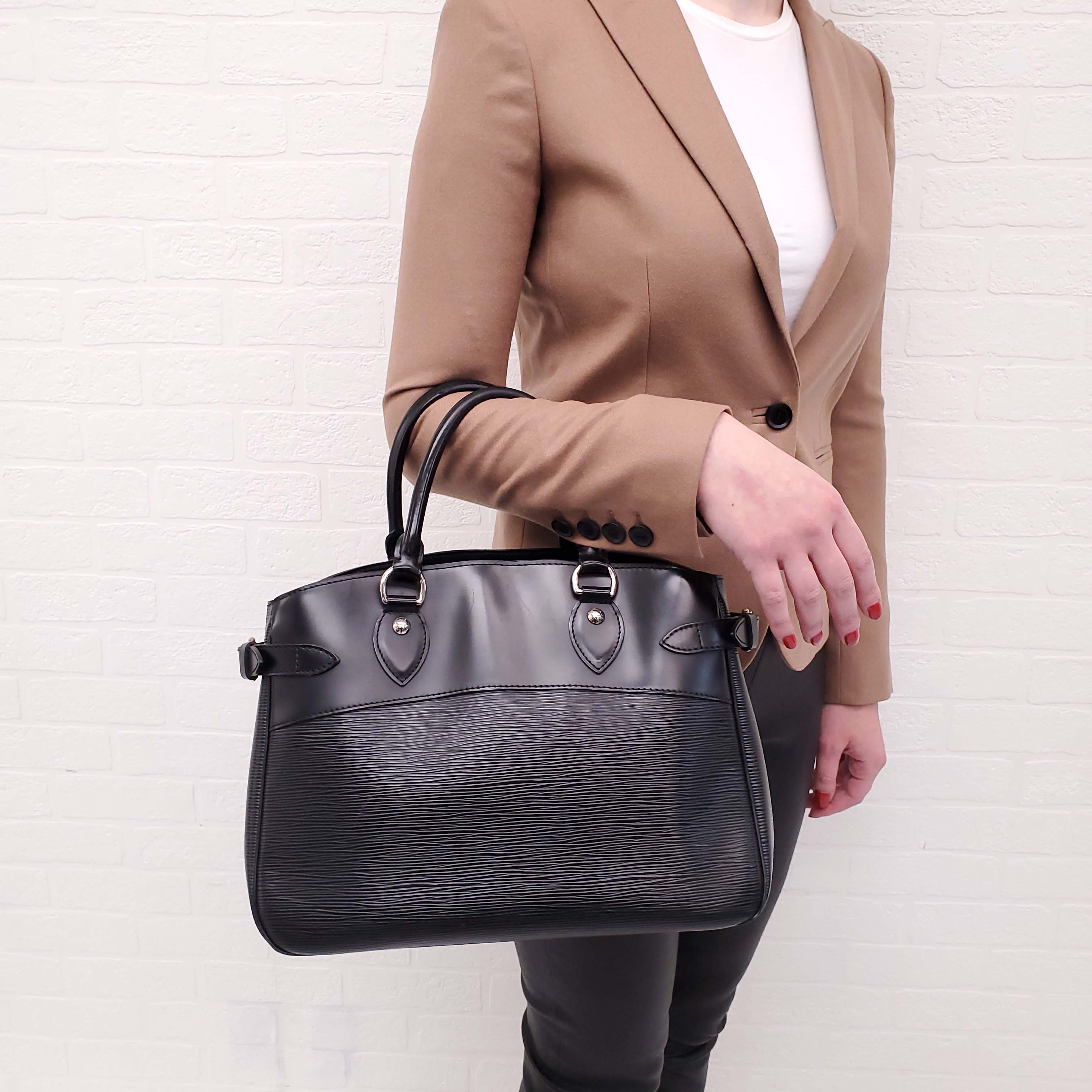 LOUIS VUITTON EPI LEATHER PASSY GM BAG