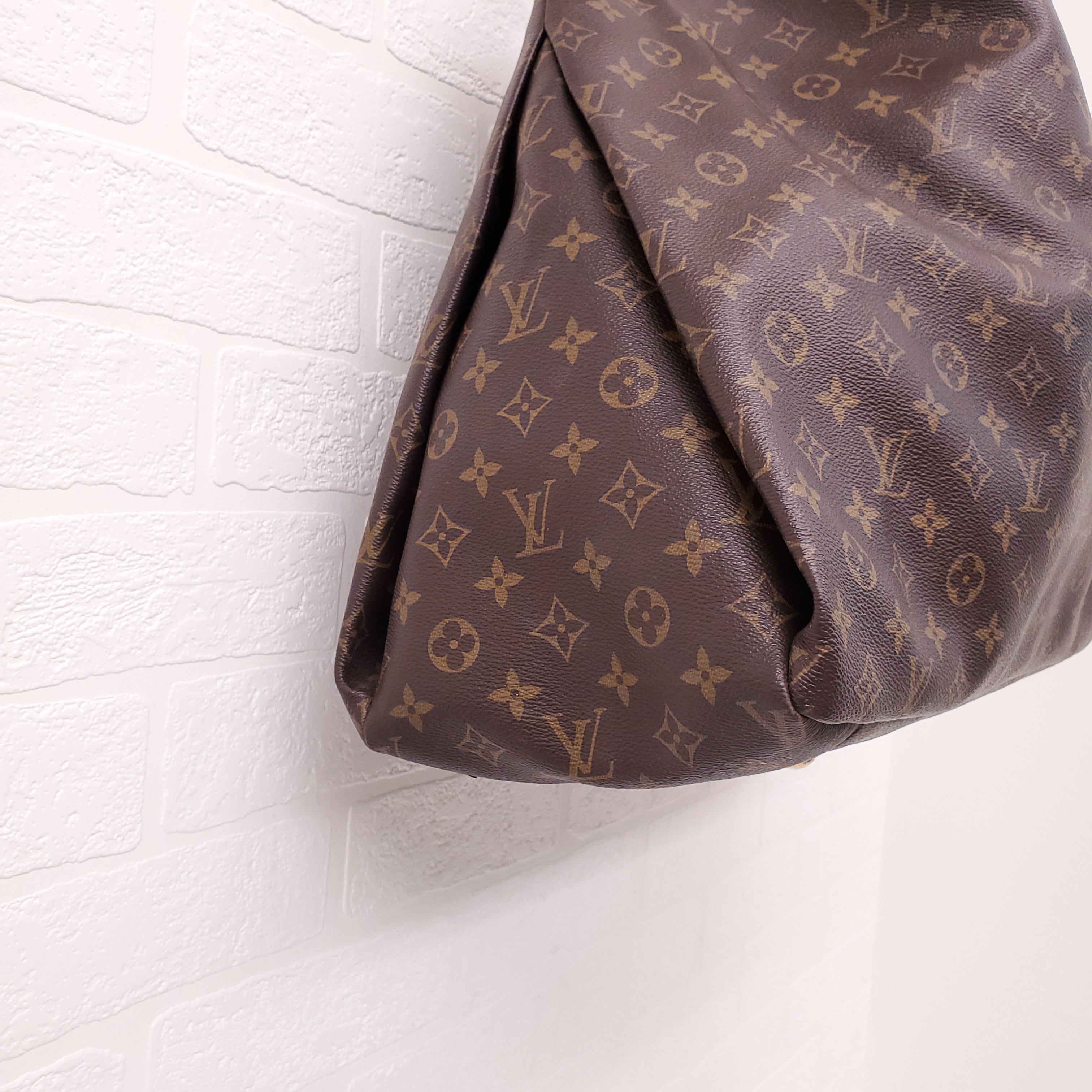 LOUIS VUITTON MONOGRAM ARTSY GM BAG