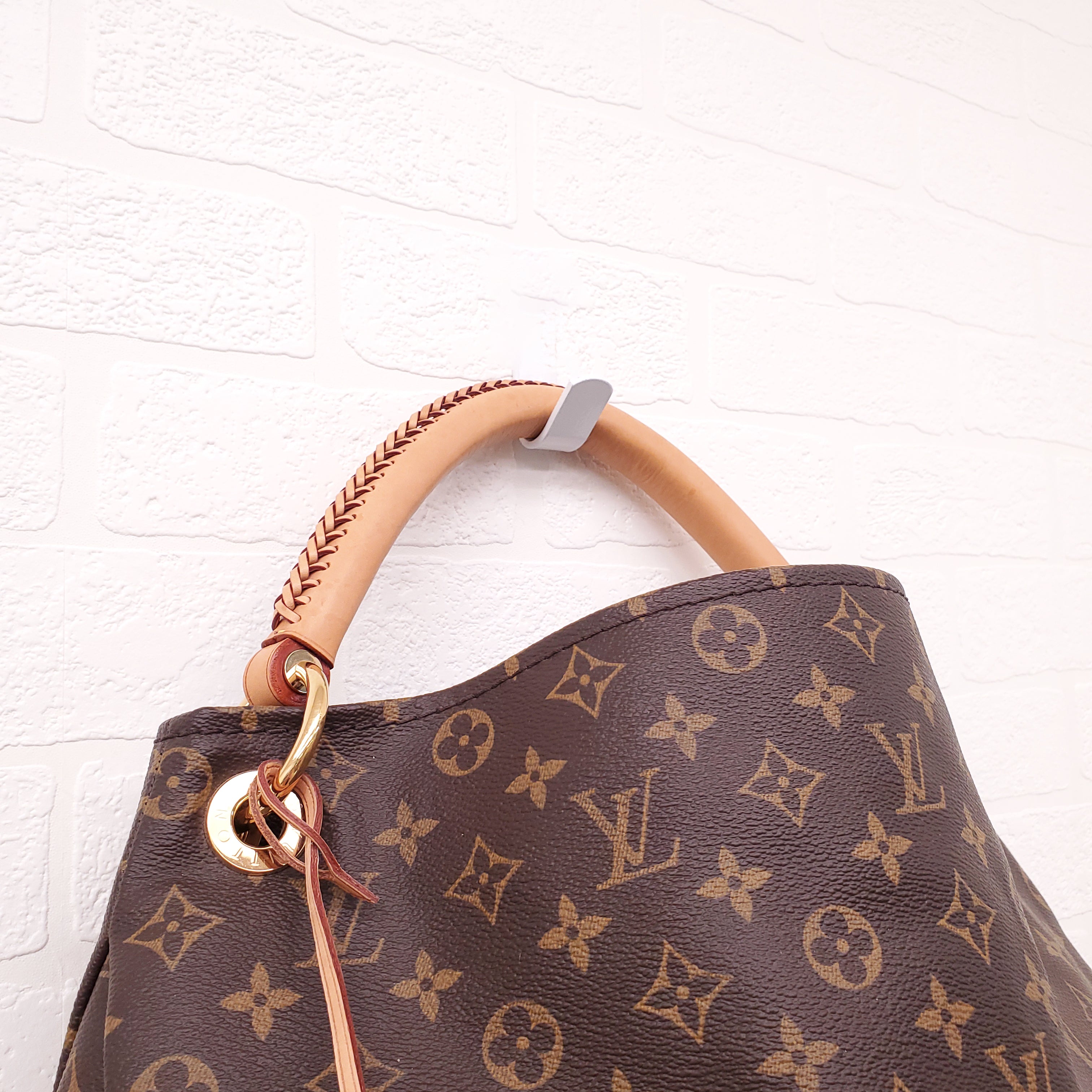 LOUIS VUITTON MONOGRAM ARTSY MM BAG