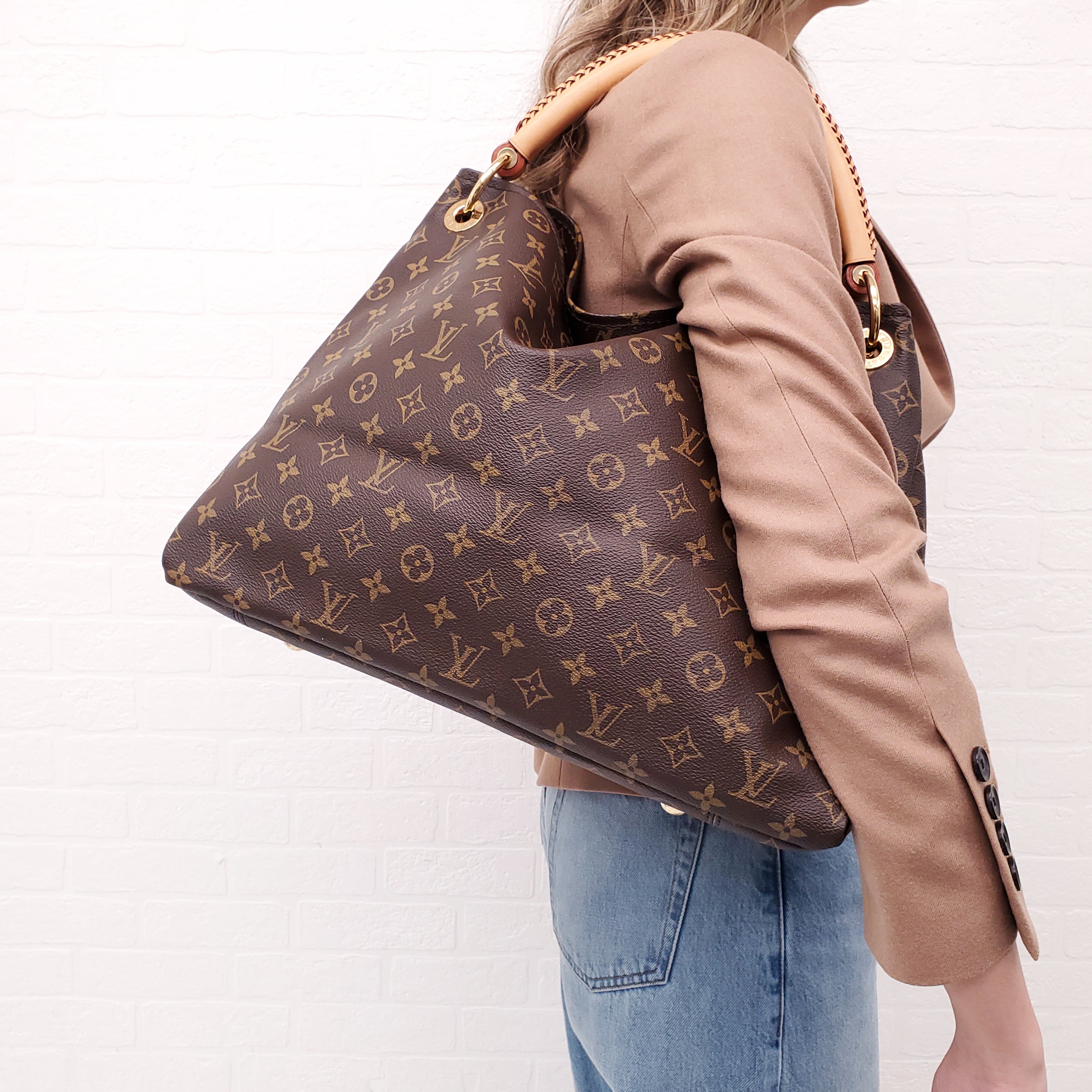 LOUIS VUITTON MONOGRAM ARTSY MM BAG
