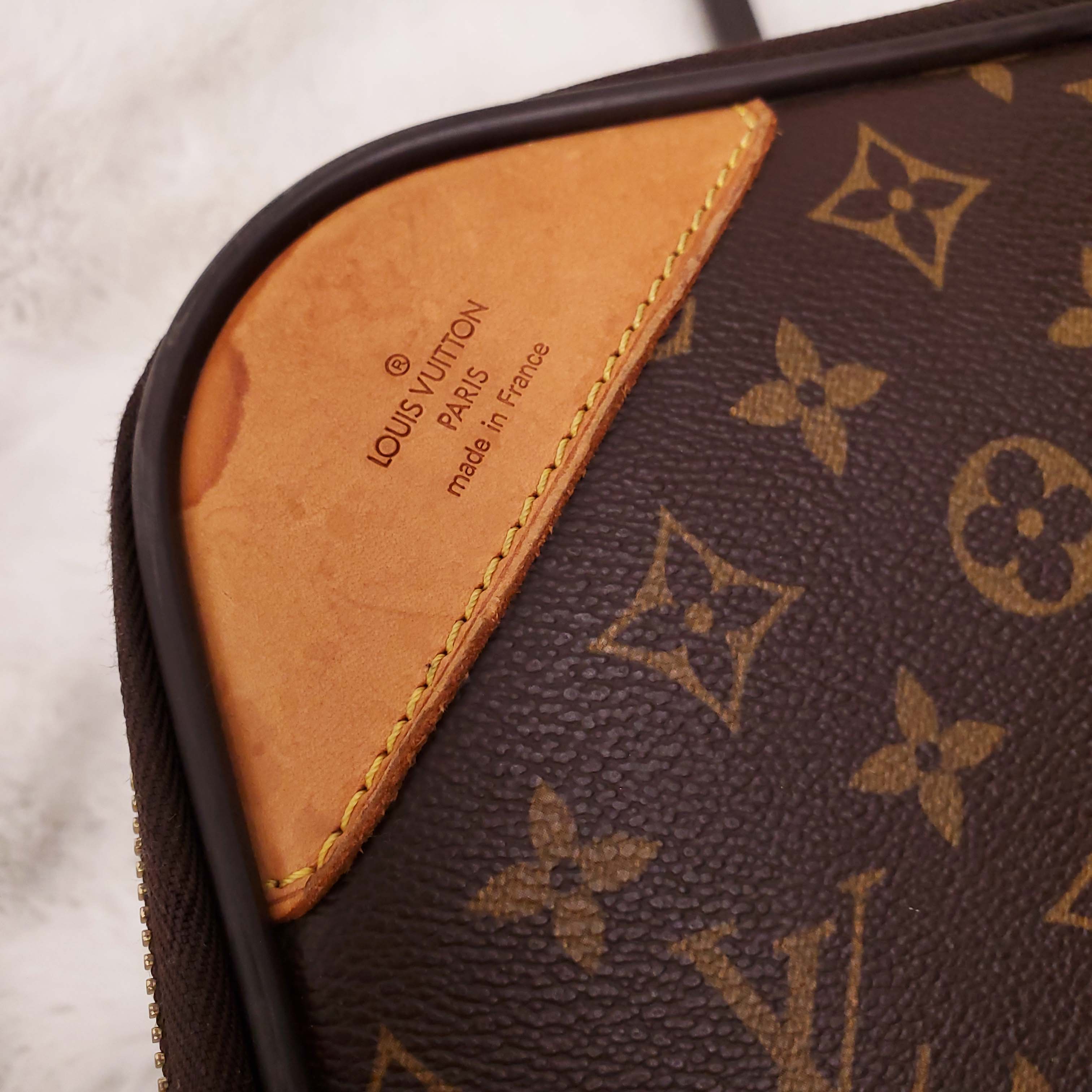 LOUIS VUITTON MONOGRAM ROLLING CARRY ON SUITCASE