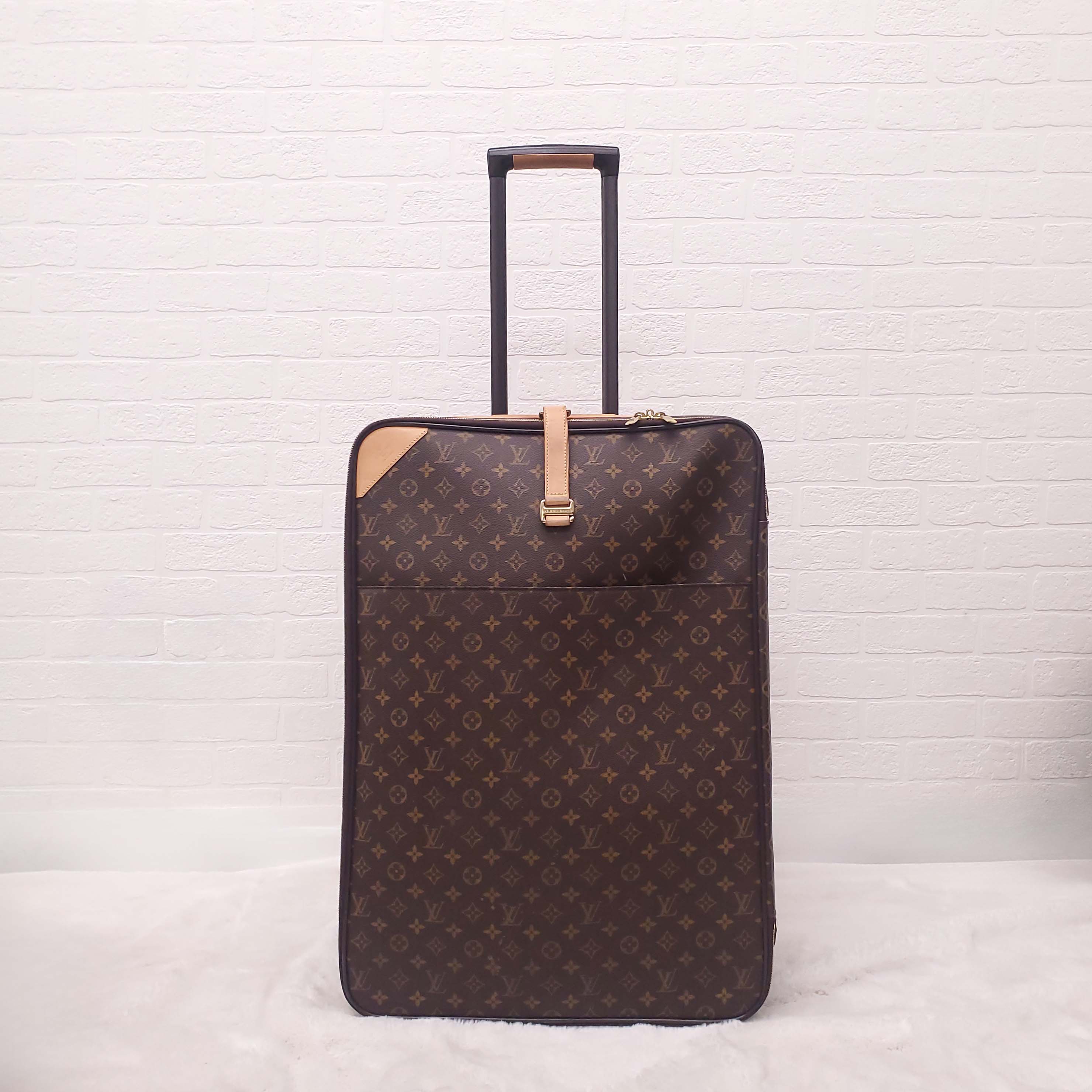 LOUIS VUITTON MONOGRAM ROLLING SUITCASE