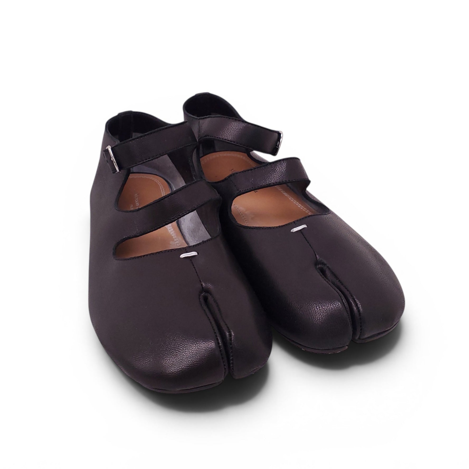 MAISON MARGIELA BLACK LEATHER STRAPPY TABI FLATS - SIZE 36