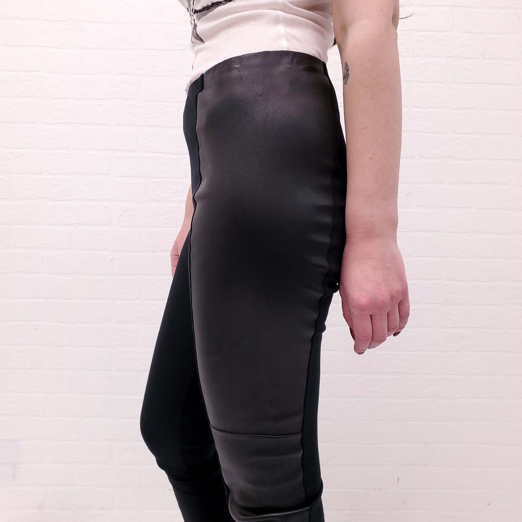 MAISON MARGIELA BLACK LEGGINGS WITH LEATHER DETAIL - SIZE 38