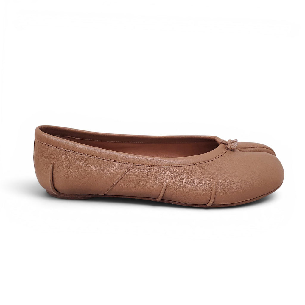 MAISON MARGIELA CAMEL LEATHER TABI FLATS - SIZE 36
