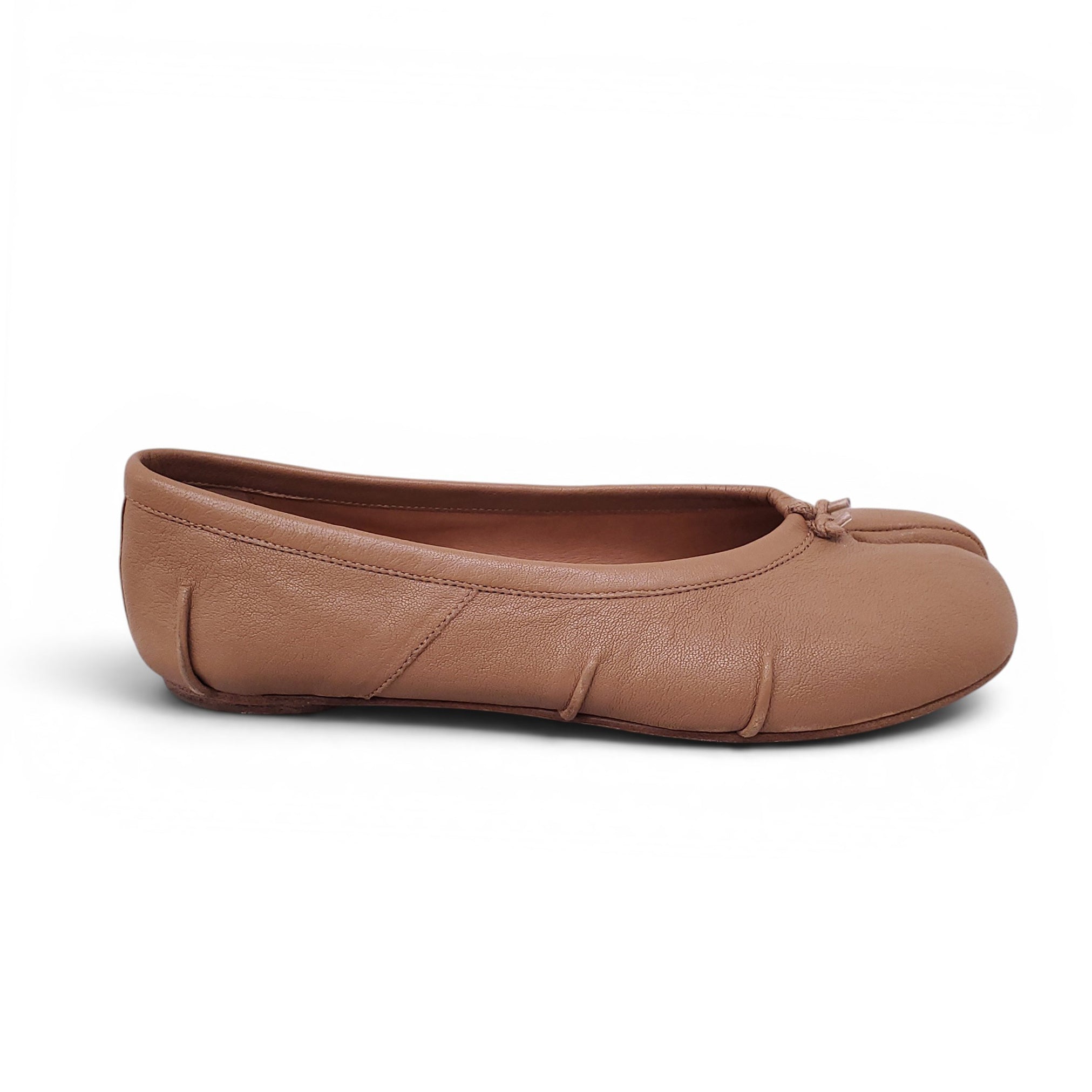 MAISON MARGIELA CAMEL LEATHER TABI FLATS - SIZE 36