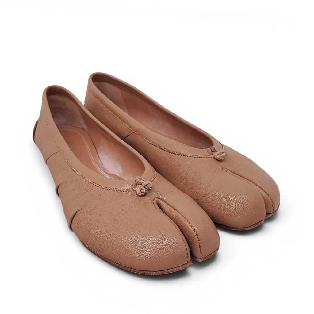 MAISON MARGIELA CAMEL LEATHER TABI FLATS - SIZE 36