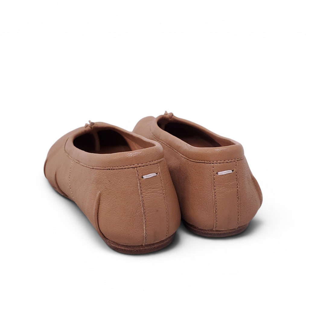 MAISON MARGIELA CAMEL LEATHER TABI FLATS - SIZE 36
