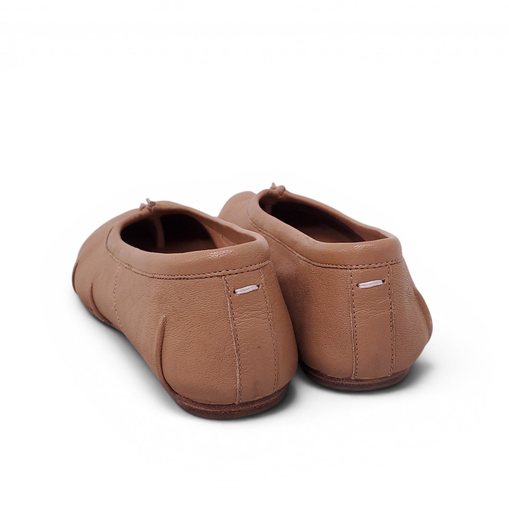 MAISON MARGIELA CAMEL LEATHER TABI FLATS - SIZE 36