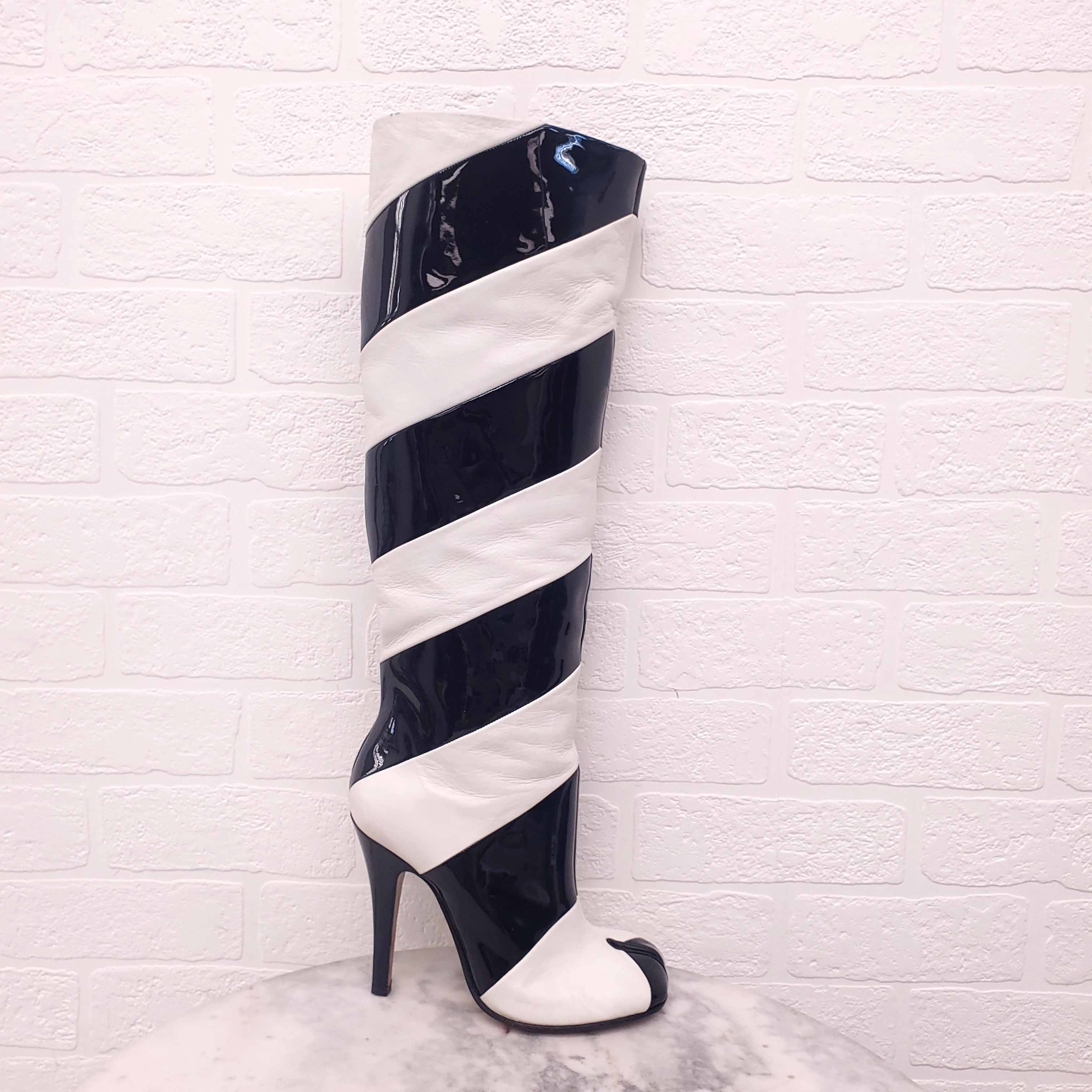 MAISON MARGIELA TABI BOOTS IN BLACK PATENT AND WHITE LEATHER - SIZE 38