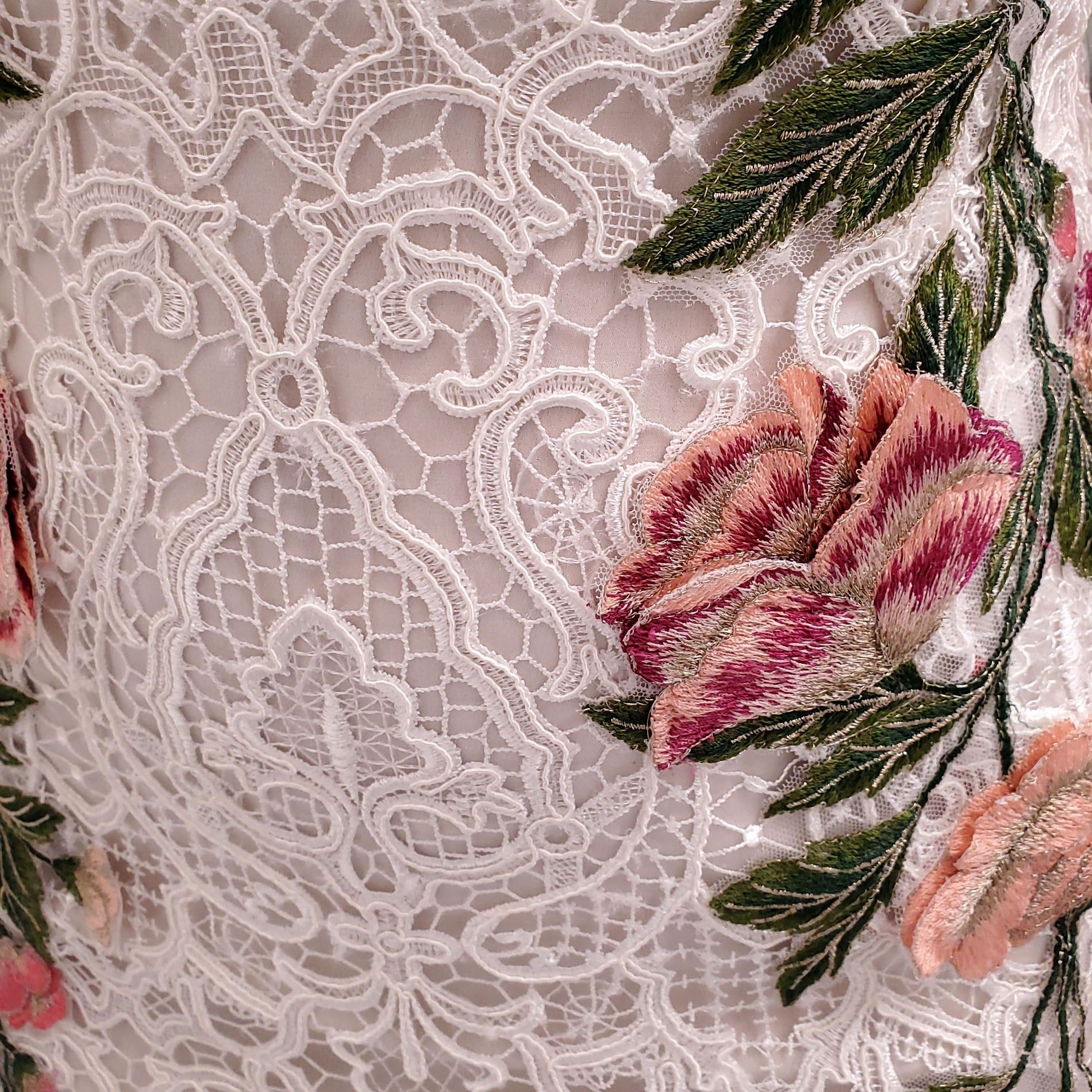 MARCHESA WHITE LACE EMBROIDERED FLORAL GOWN - SIZE 8