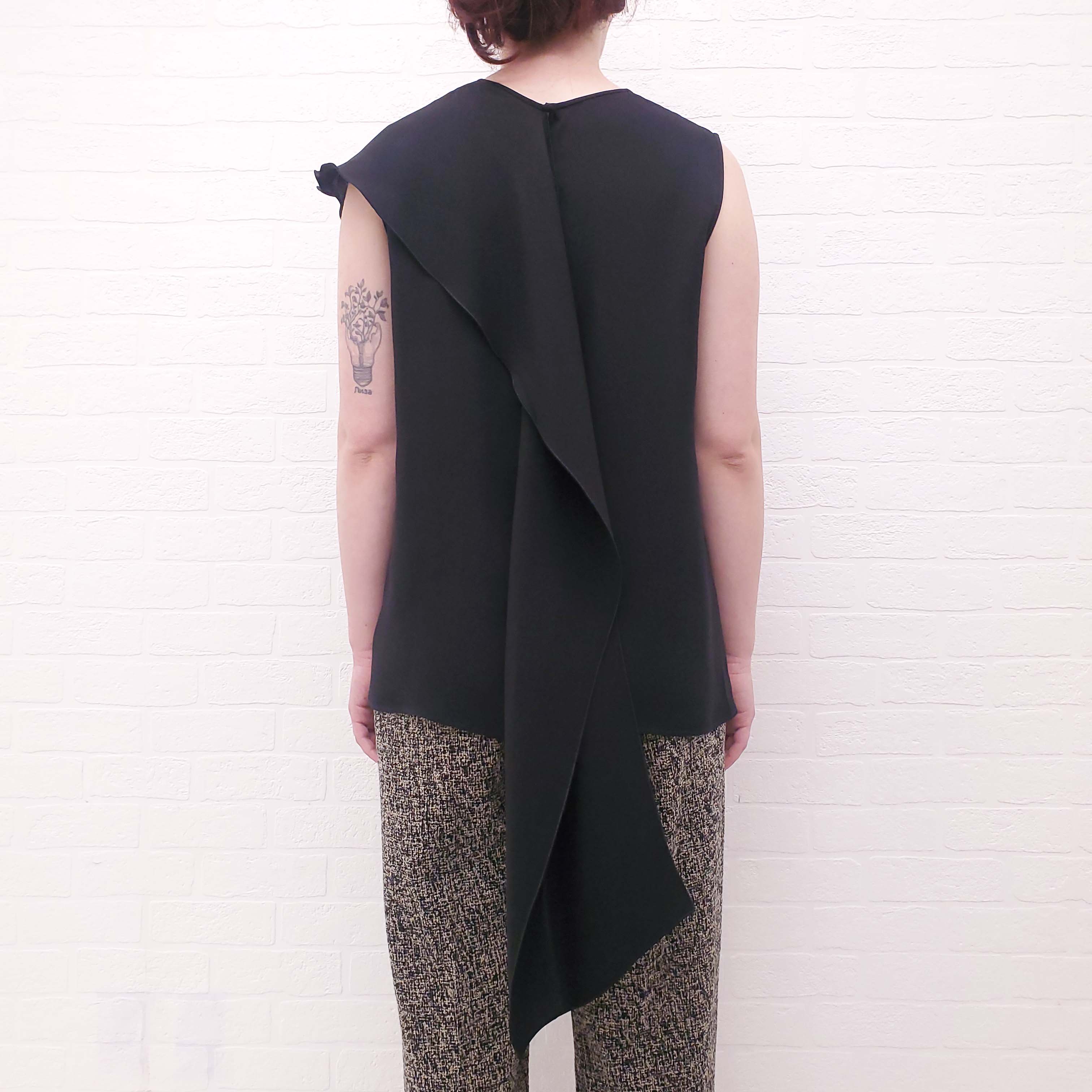 MAX MARA SILK BLACK BLOUSE WITH RUFFLE DETAIL - SIZE 14