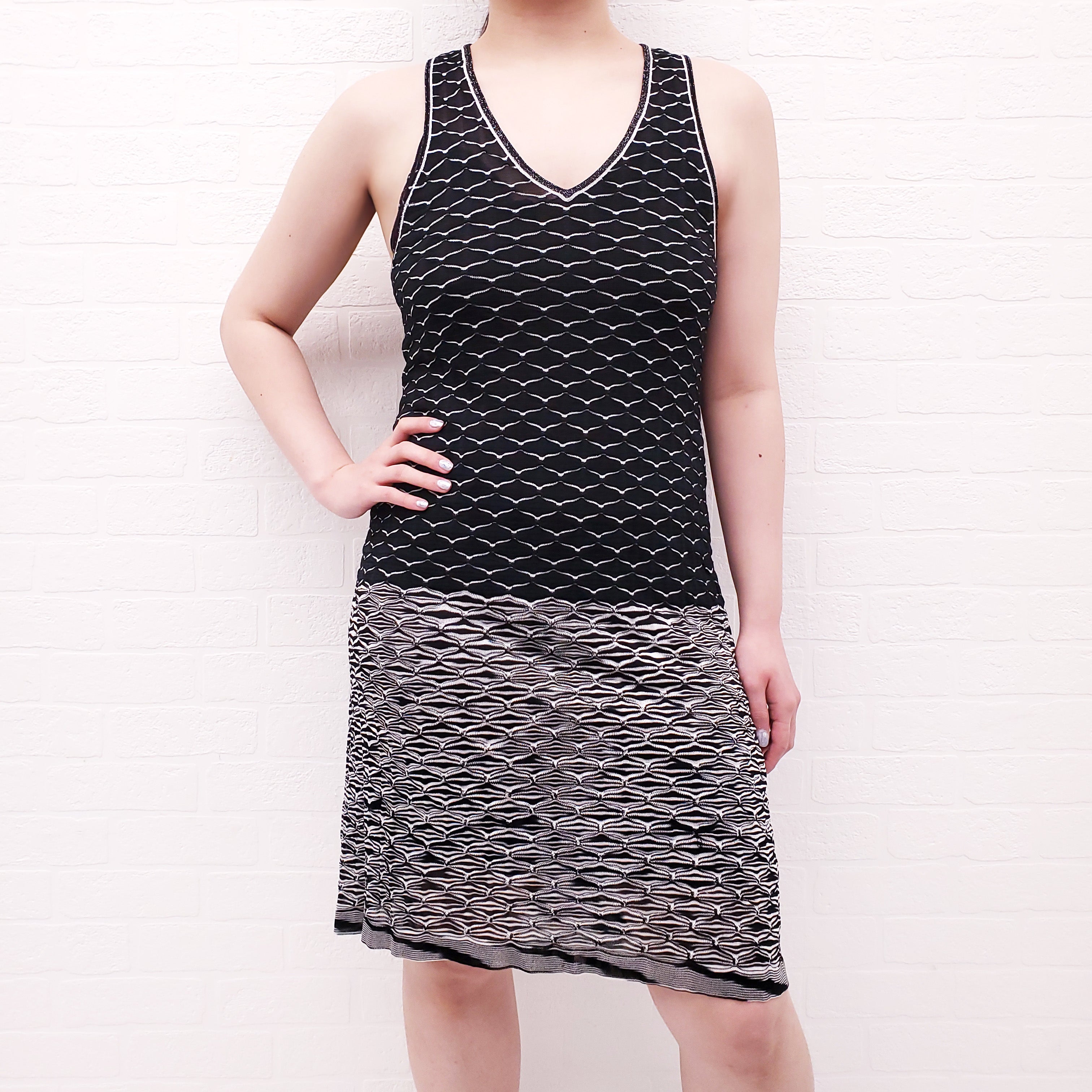 MISSONI BLACK AND WHITE KNIT DRESS WITH METALLIC DETAIL - SIZE 44