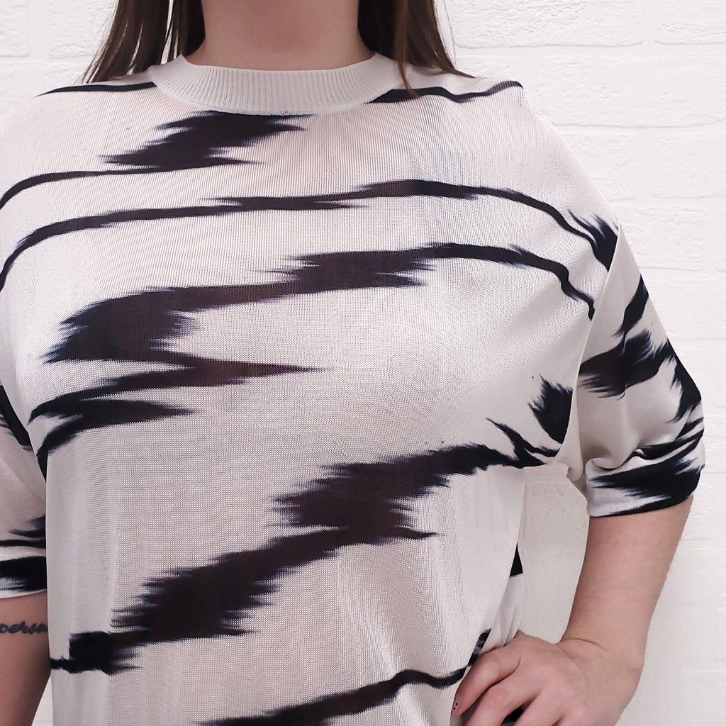 MISSONI BLACK AND WHITE KNIT PATTERNED SHORT SLEEVE SLEEVE SWEATER - SIZE 44