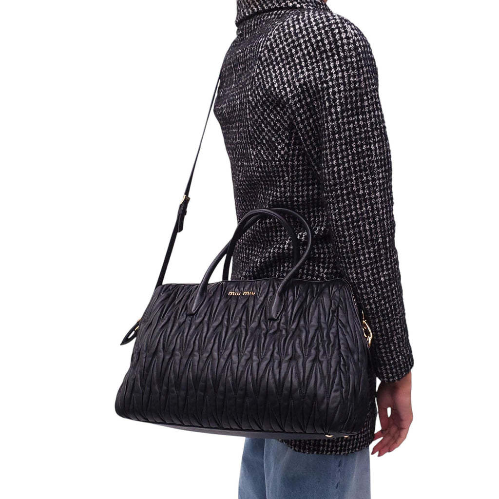 MIU MIU BLACK LEATHER SCRUNCH TOTE