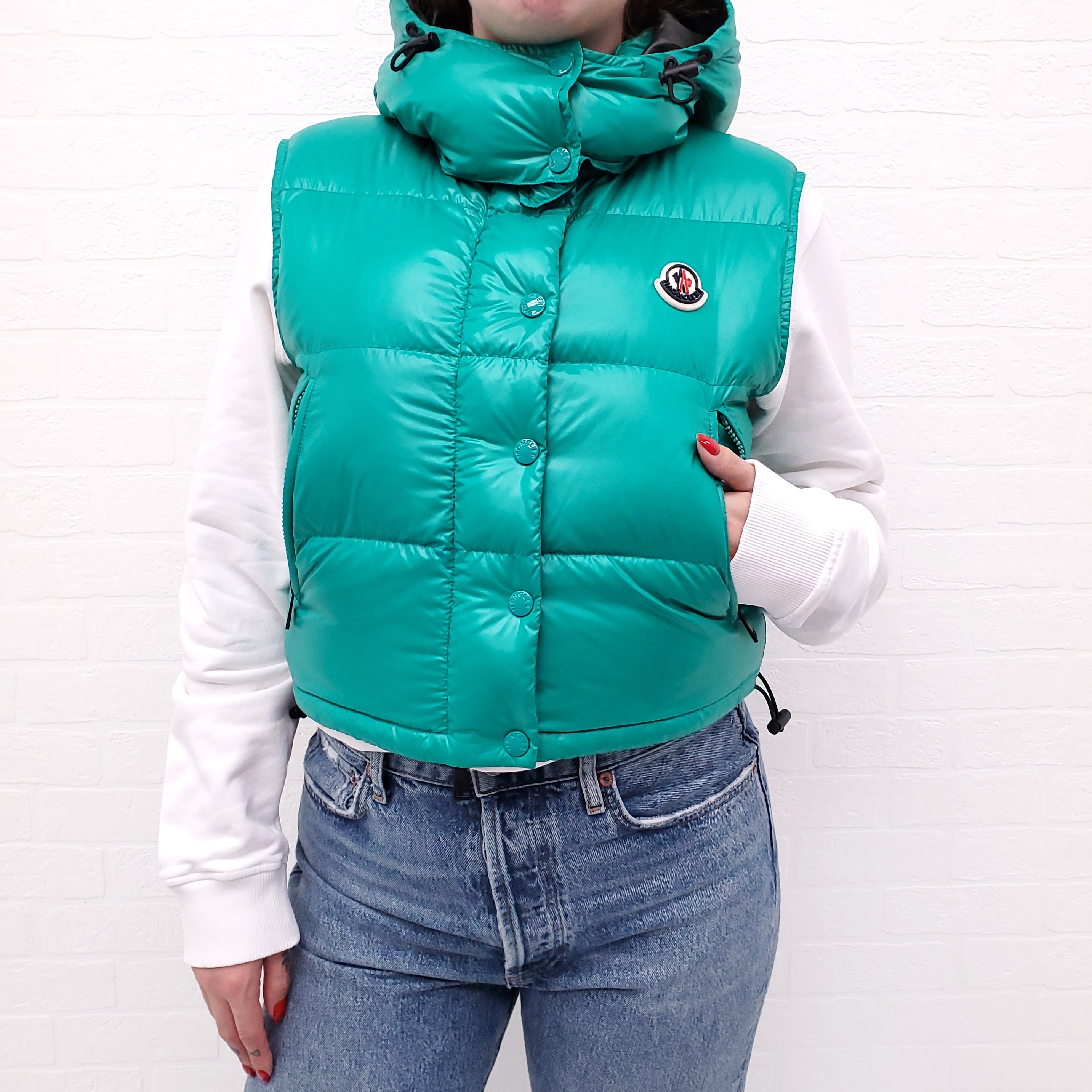 MONCLER GREEN AND BLACK CROPPED PUFFER VEST WITH LOGO - SIZE 1/S