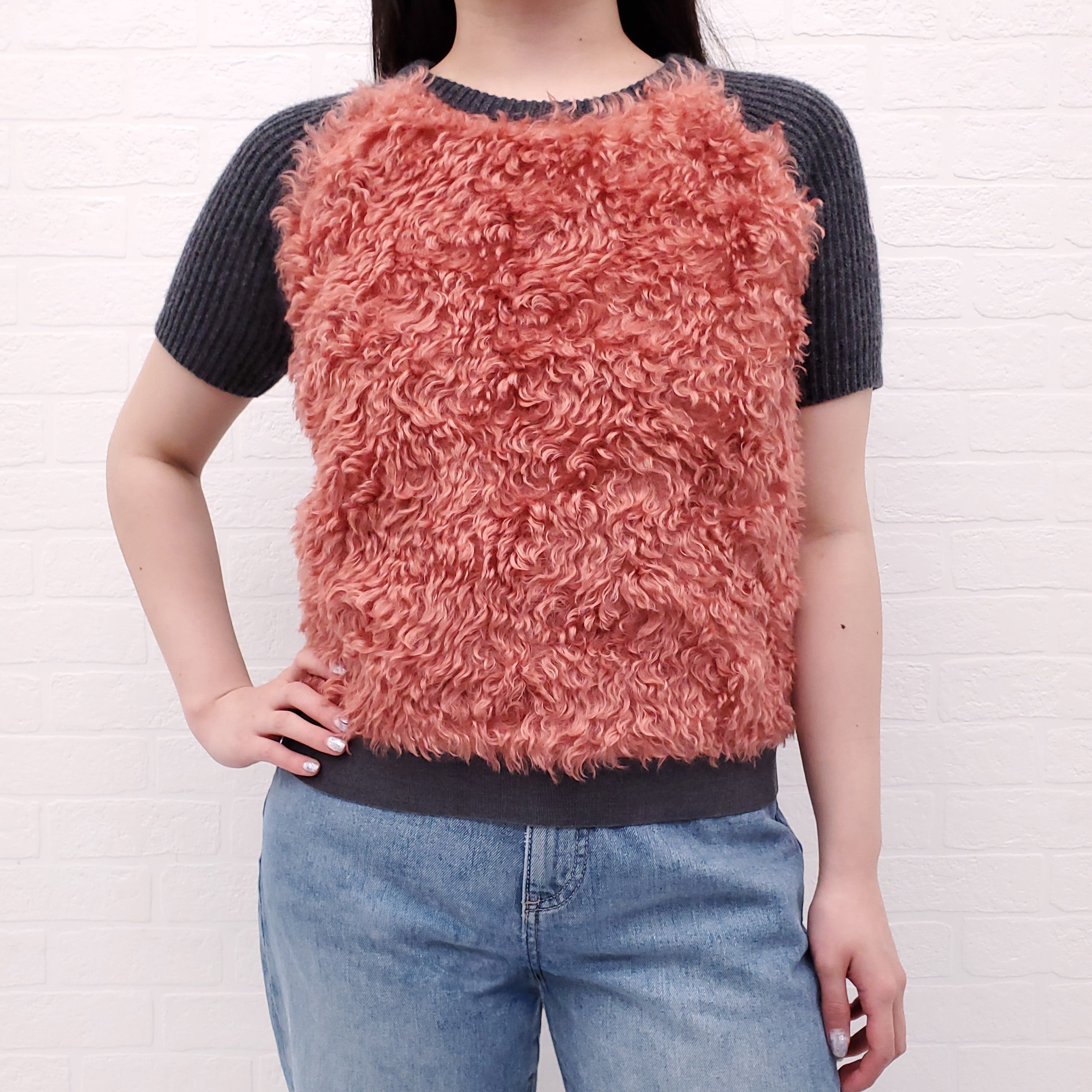 MONCLER GREY SHORT SLEEVE SWEATER WITH PINK FAUX FUR AND LOGO DETAIL - SIZE S