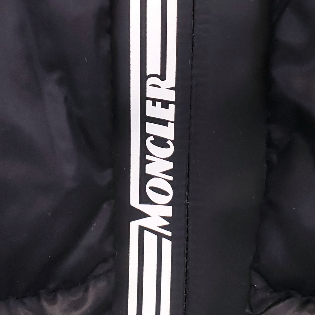 MONCLER HOODED SHORT DOWN JACKET WITH STRIPED DETAIL - SIZE 4