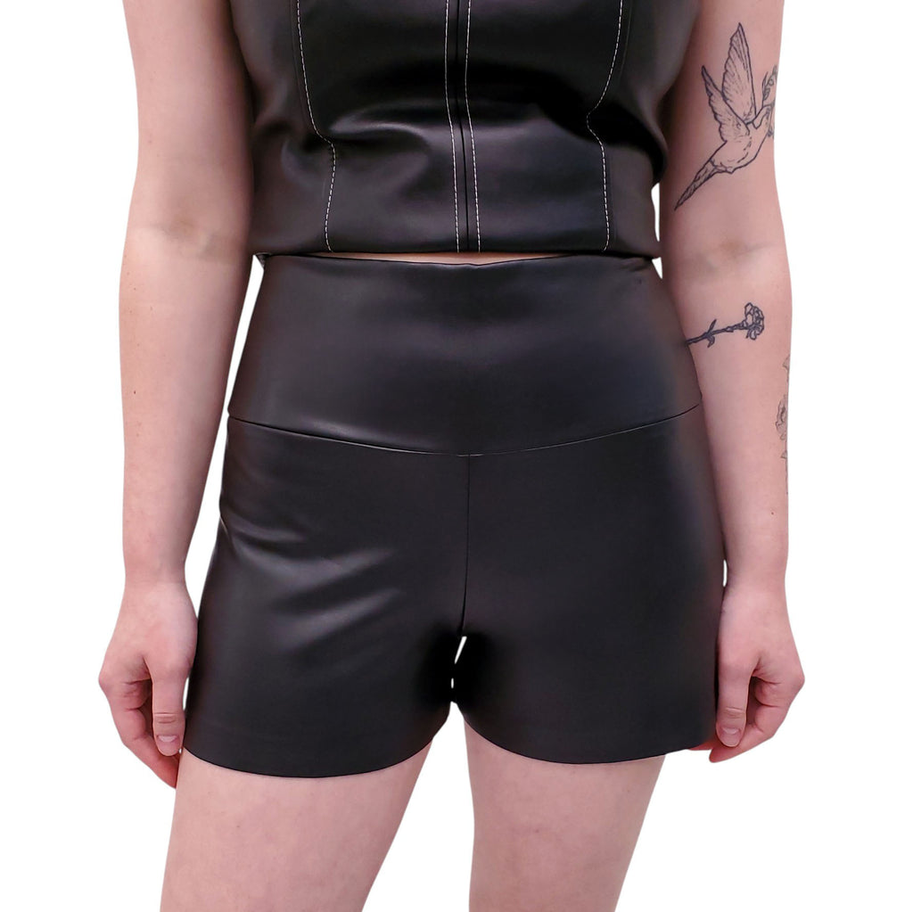 NORMA KAMALI BLACK VEGAN LEATHER SHORTS - SIZE XS