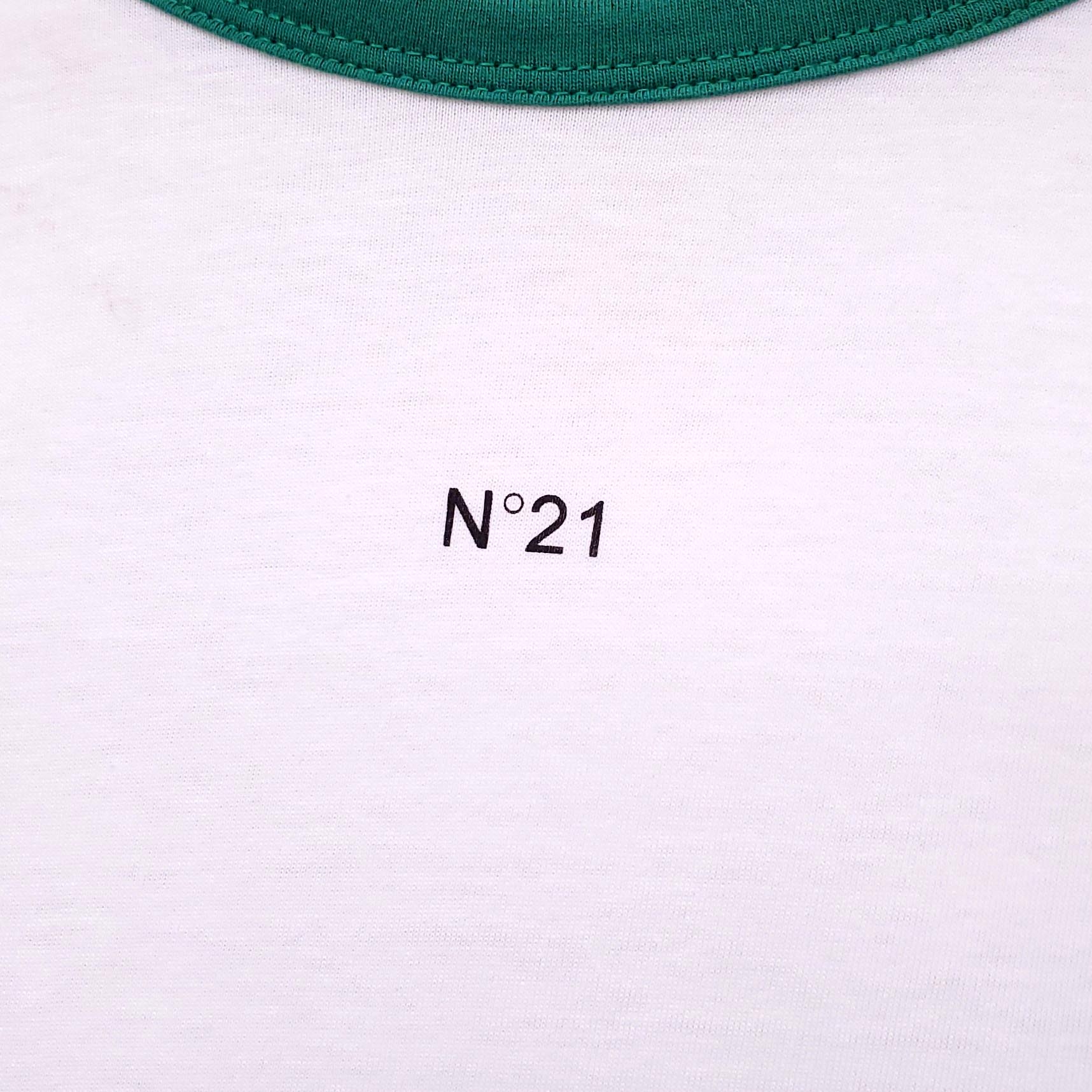 Nº21 WHITE LAYERED T-SHIRT WITH GREEN NECKLINE AND CHECKERED SLEEVES - SIZE S