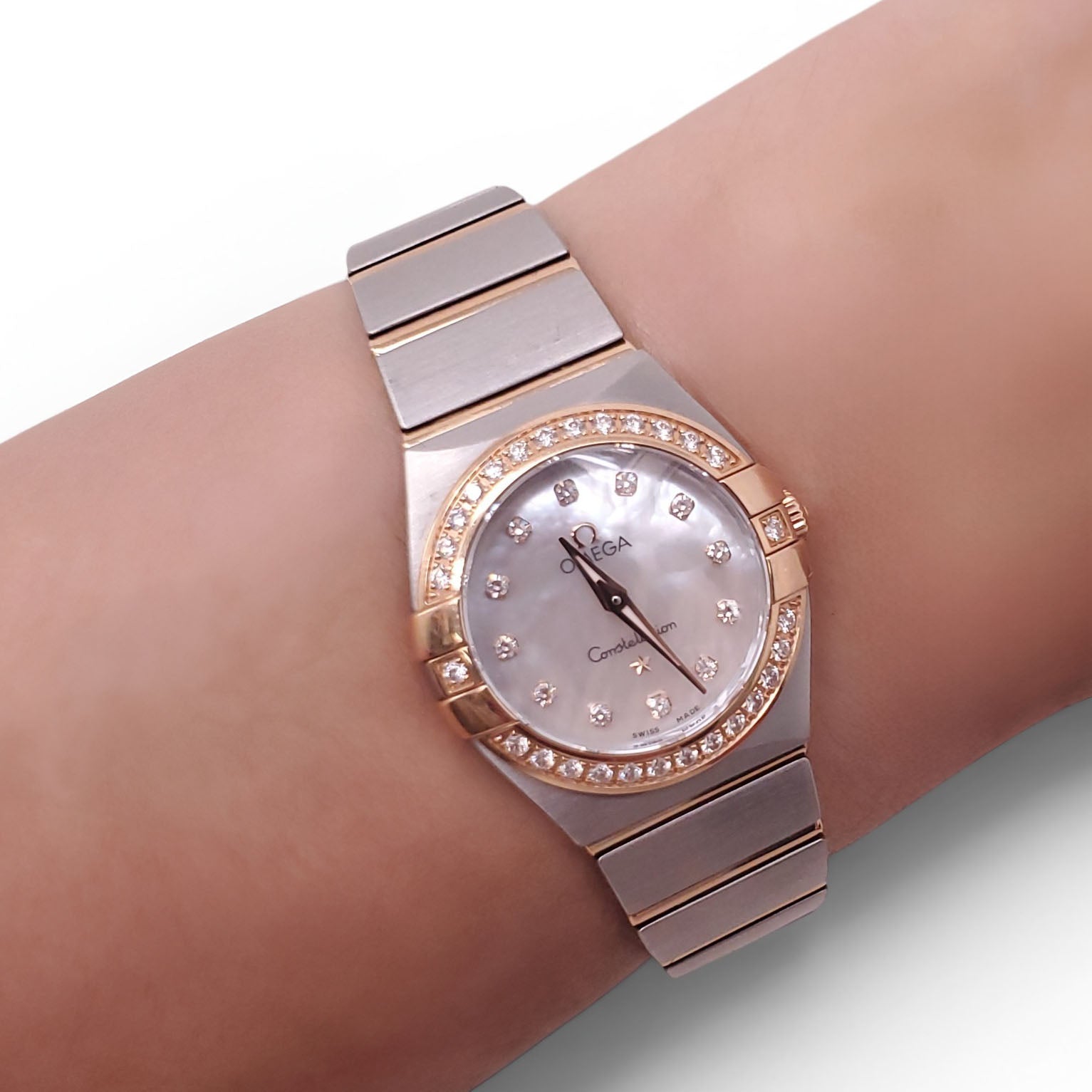 OMEGA 25MM CONSTELLATION 18K GOLD DIAMOND AND MOTHER OF PEARL WATCH