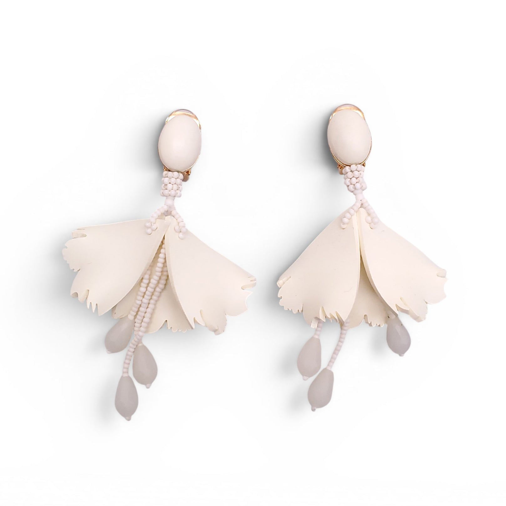 OSCAR DE LA RENTA CREAM BEADED DROP EARRINGS