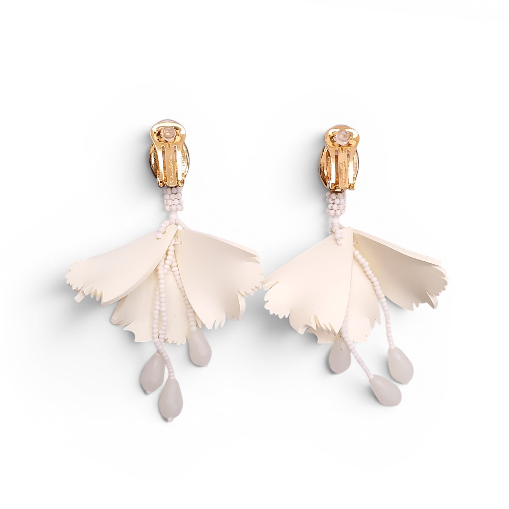 OSCAR DE LA RENTA CREAM BEADED DROP EARRINGS